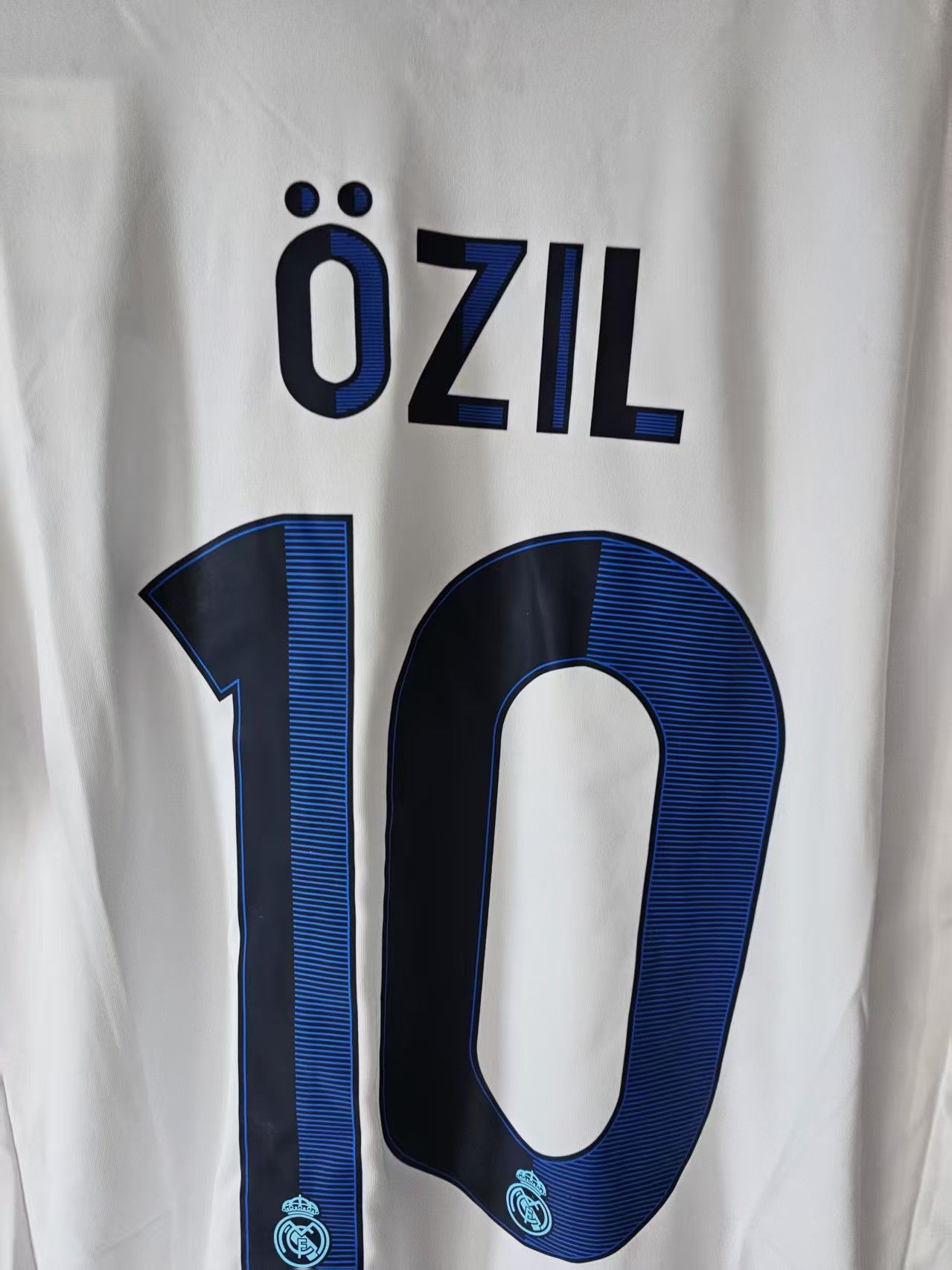 Other 2012 13 Real Madrid #10 Mesut Özil Jersey Size US M / EU 48-50 / 2 - 4 Thumbnail