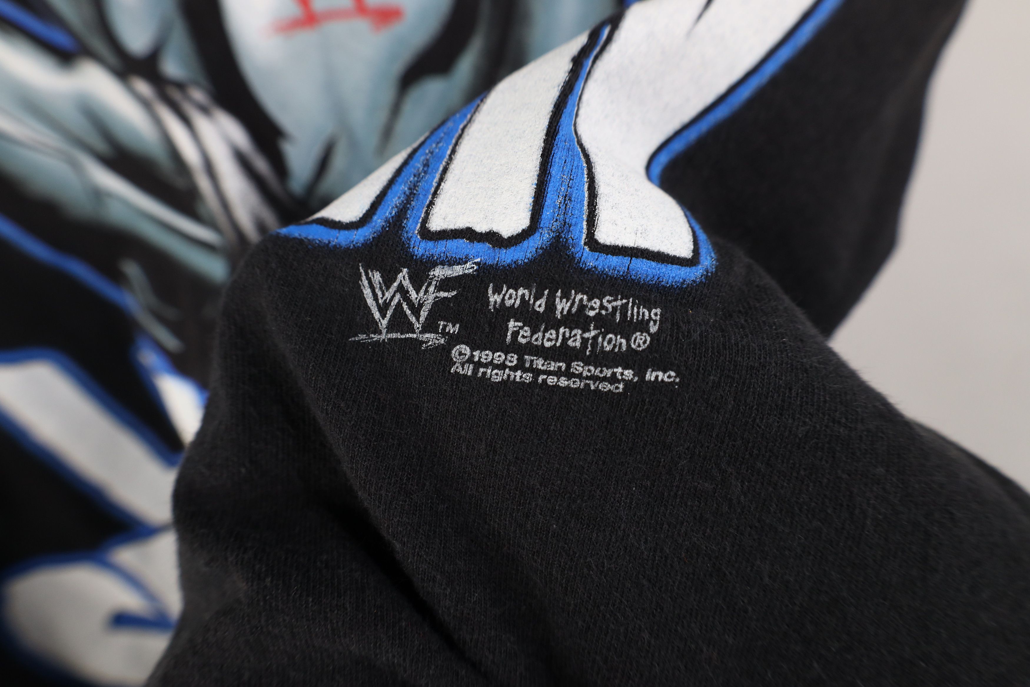 Vintage Vintage 90s WWF Wrestling The Rock Laying the Smack T-Shirt Size US M / EU 48-50 / 2 - 7 Thumbnail