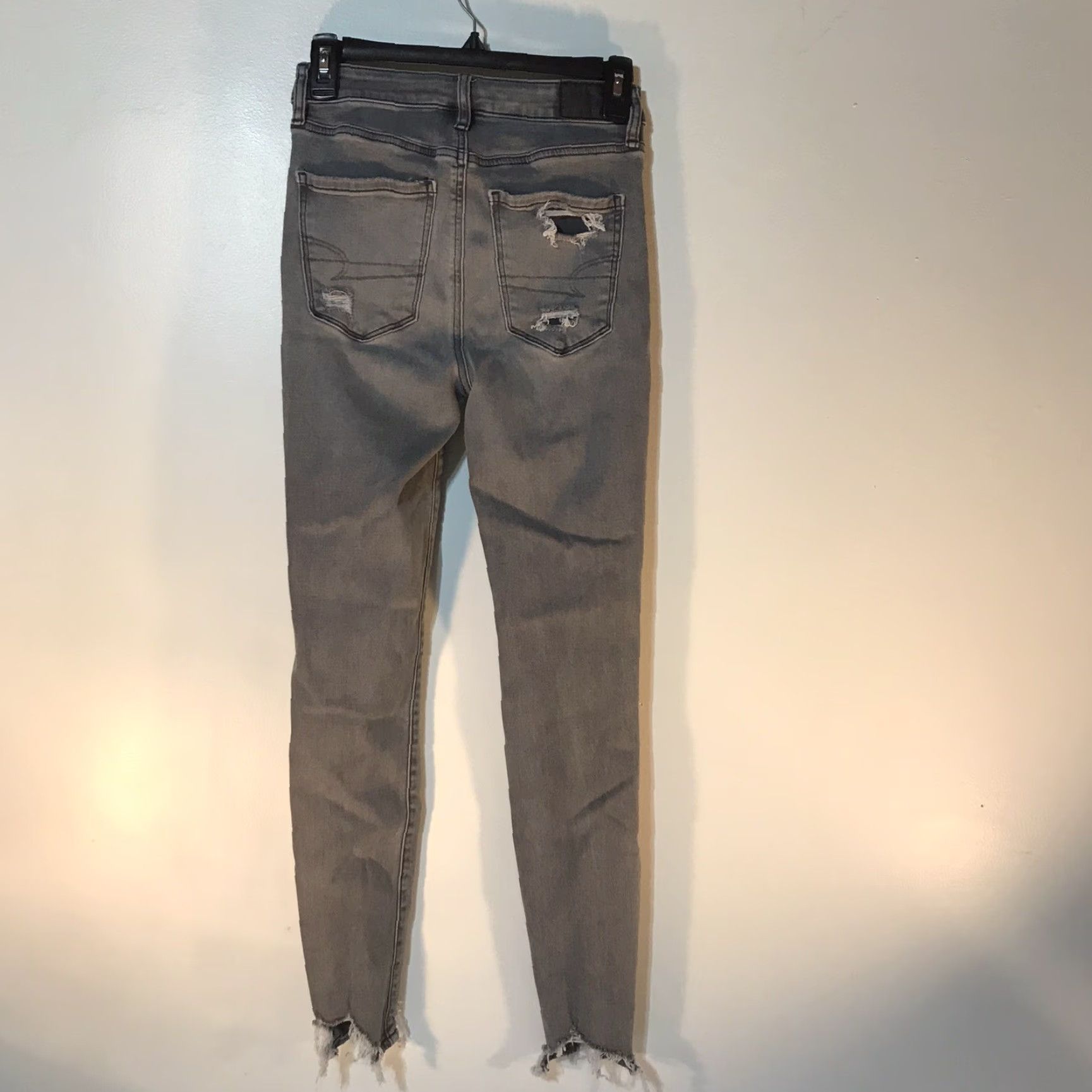 American Eagle Outfitters American Eagle Super Hi-Rise Jegging Distressed Juniors Size 2 Gray Denim Size 26" / US 2 / IT 38 - 4 Thumbnail