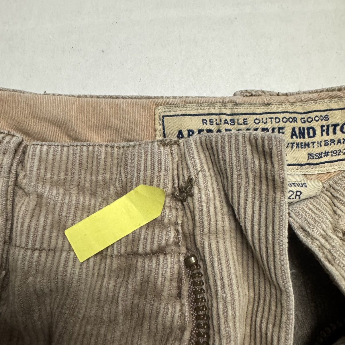 Abercrombie & Fitch Vintage Abercrombie & Fitch Baggy Corduroys Missing Button Size US 32 / EU 48 - 9 Thumbnail