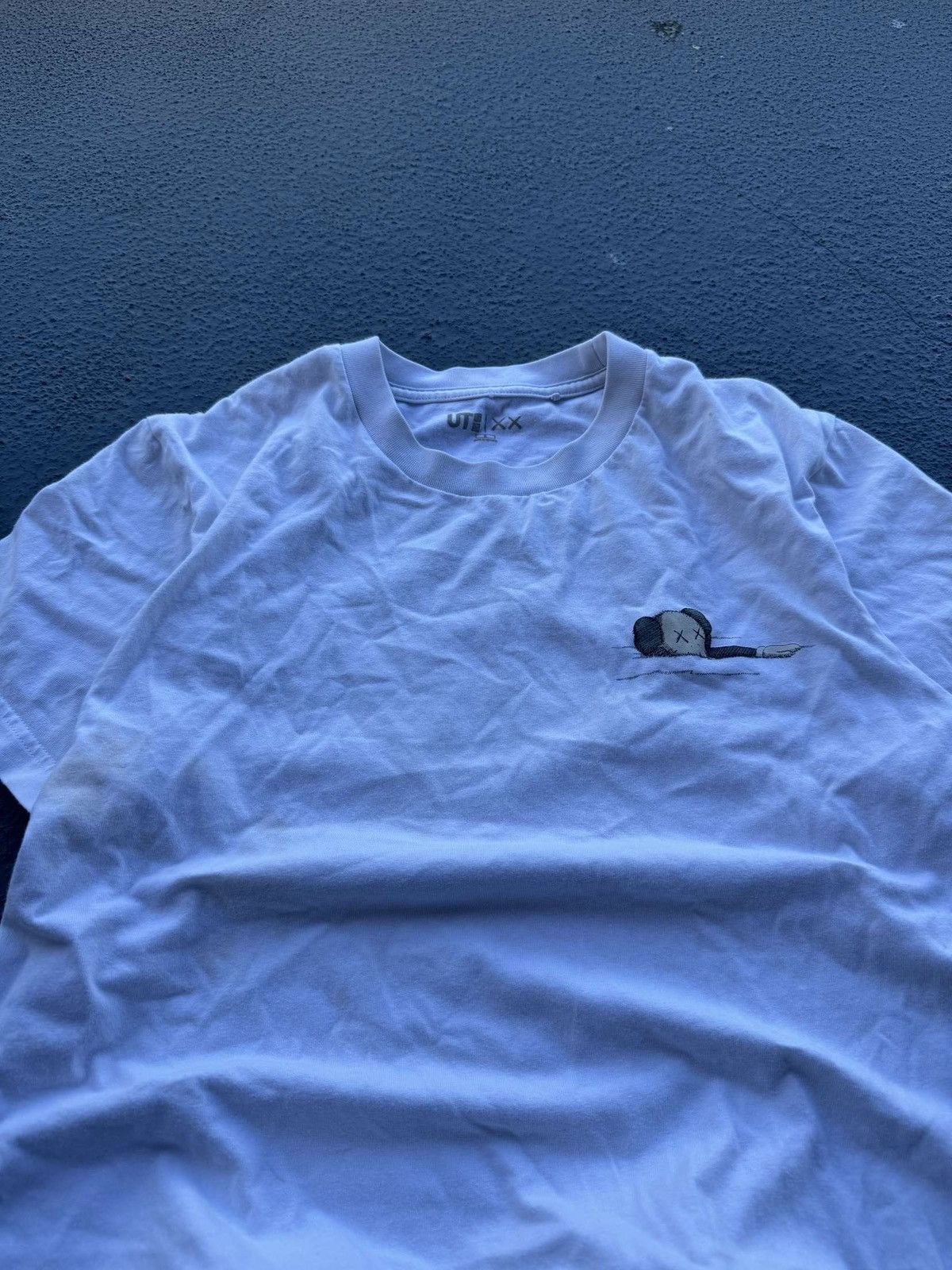 Kaws × Vintage Sick Streetwear White and Blue Uniqlo Kaws Shirt Size US S / EU 44-46 / 1 - 2 Thumbnail