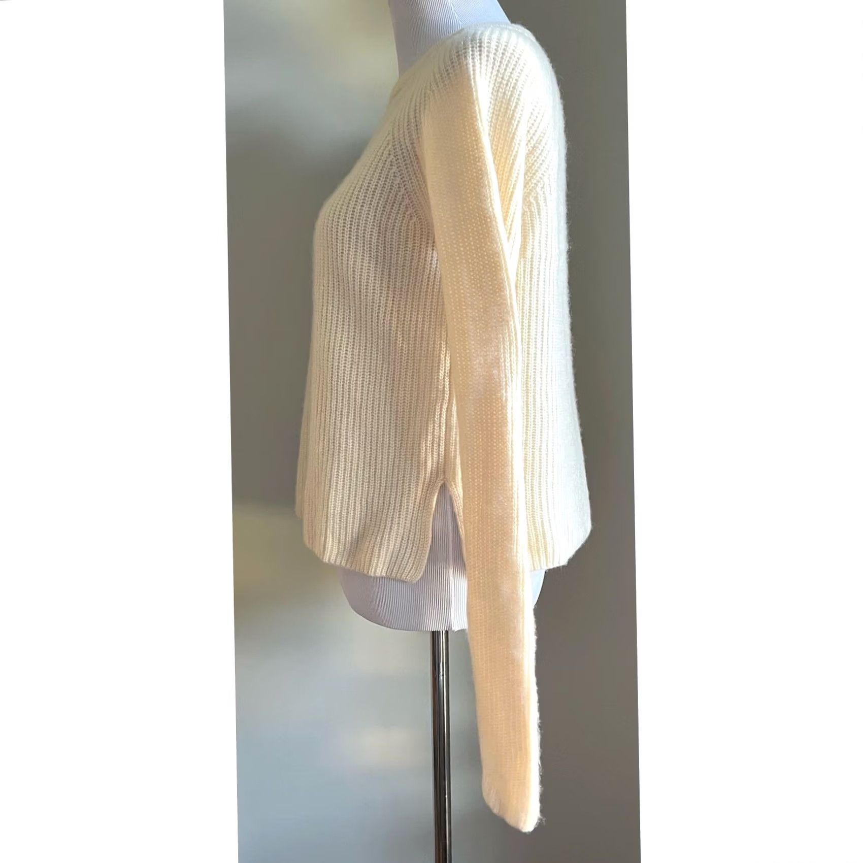 Vintage Leo & Sage Women’s Sweater Pullover Side Slits Ivory Cream Sz S Knit Pullover Womens Sweater, Cream, Long Sleeve, 20" Chest Width, 22" Length Size S / US 4 / IT 40 - 3 Thumbnail