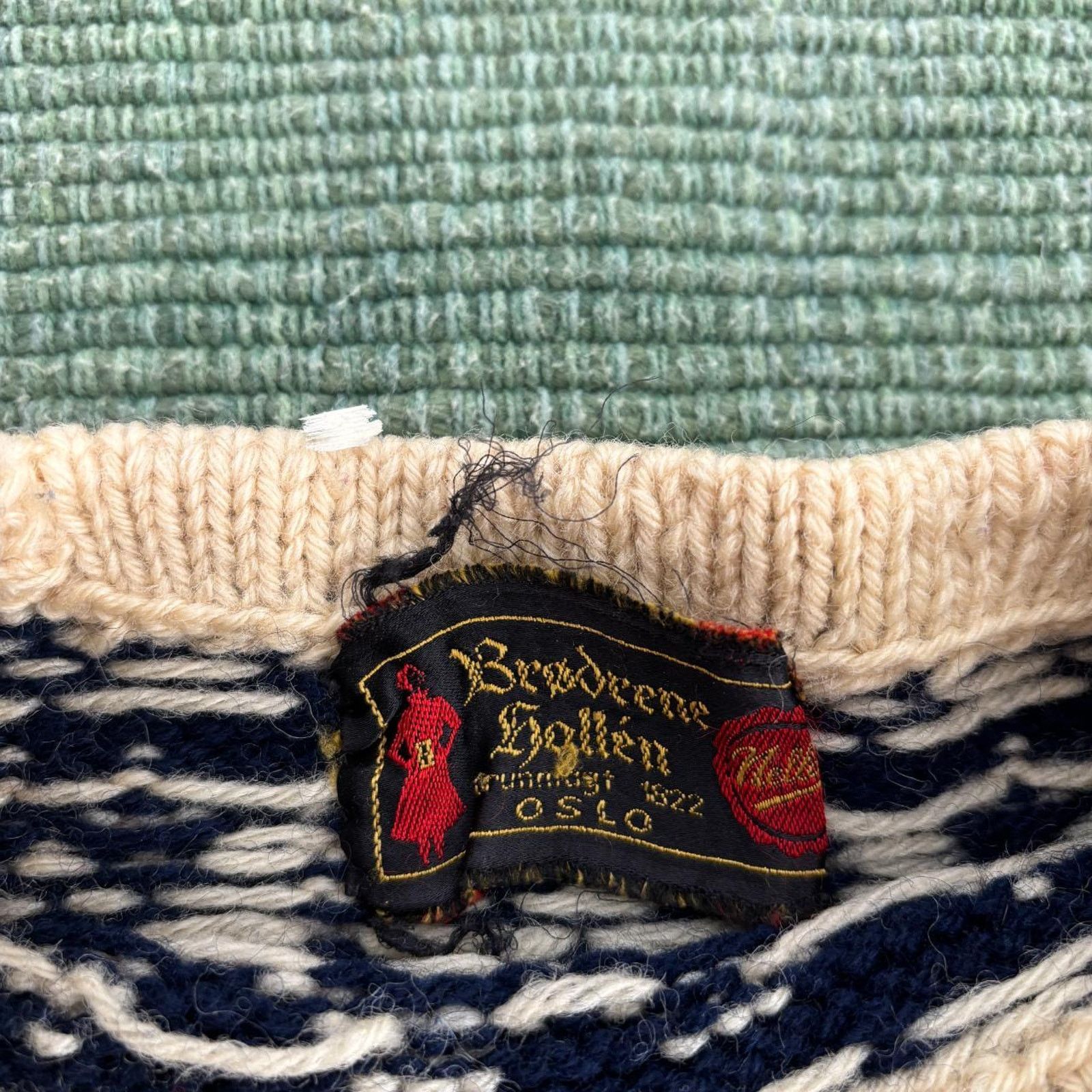 Vintage 1940s 50s vintage norwegian wool knit reindeer sweater Size M / US 6-8 / IT 42-44 - 3 Thumbnail