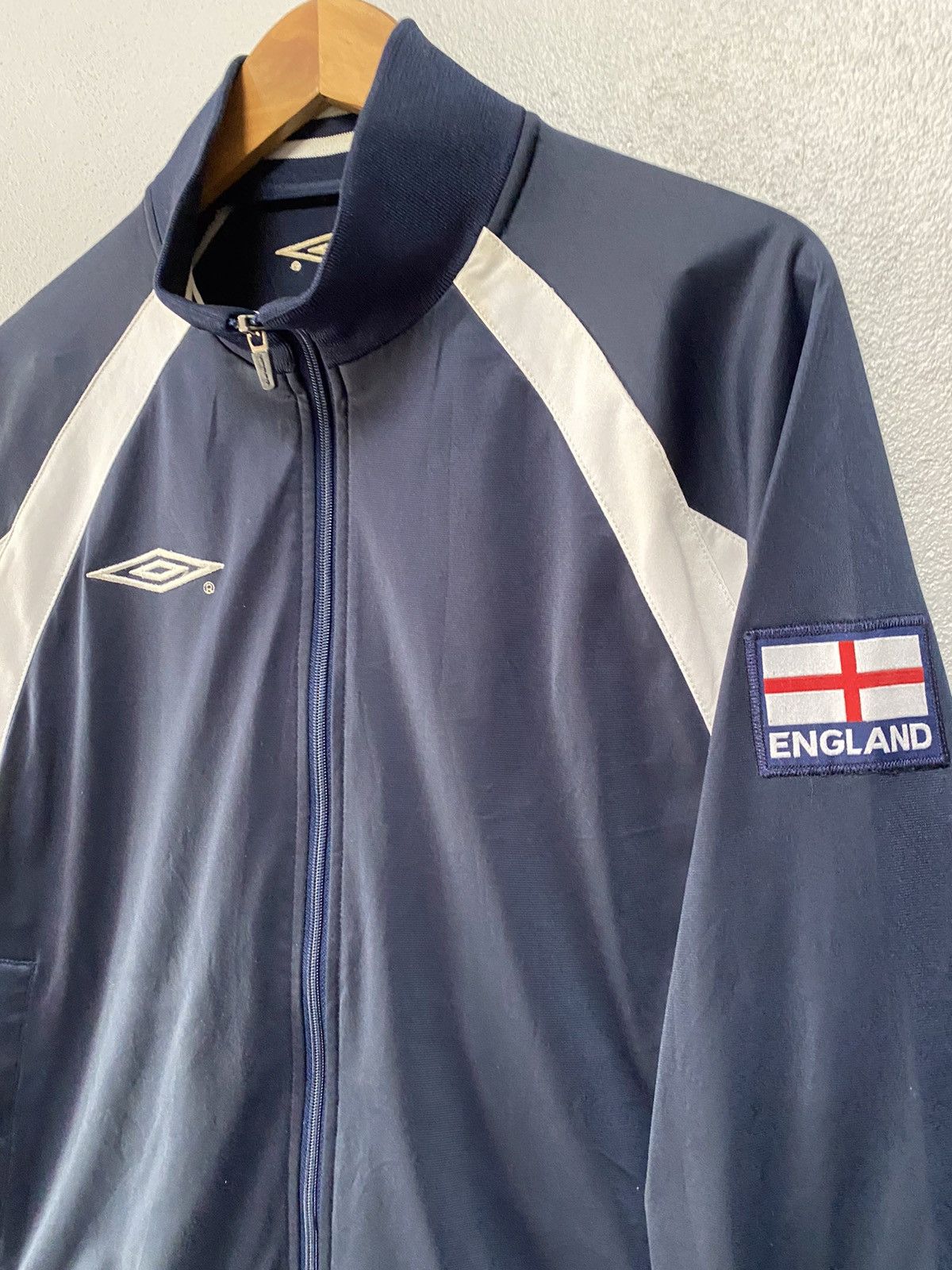Sports Specialties × Umbro × Vintage Vintage England tracktop by umbro Size US L / EU 52-54 / 3 - 4 Thumbnail