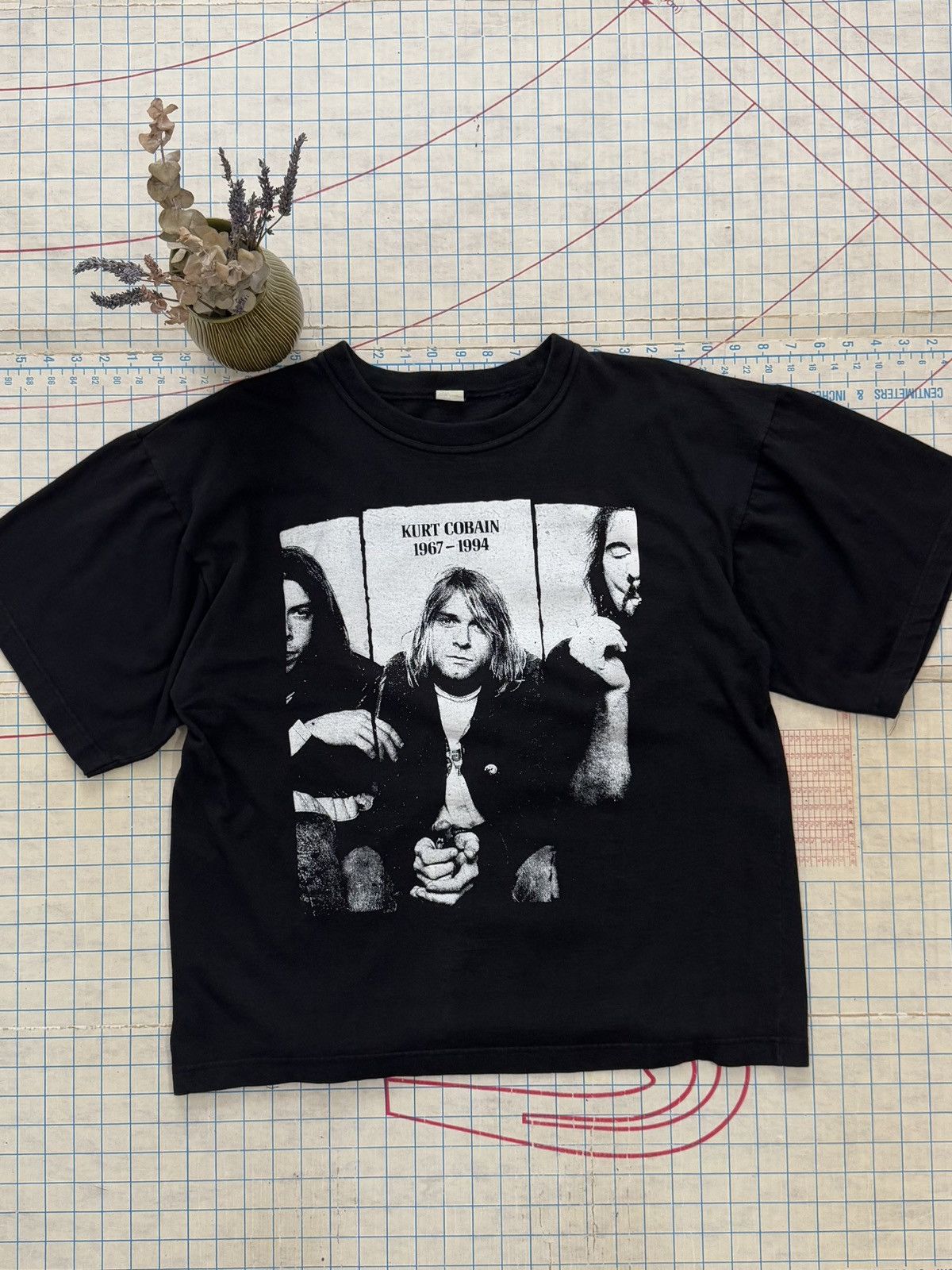 Band Tees × Vintage Vintage Kurt Cobain Memorial Tee Black Size XL Fits Cropped Size US XL / EU 56 / 4 - 1 Thumbnail