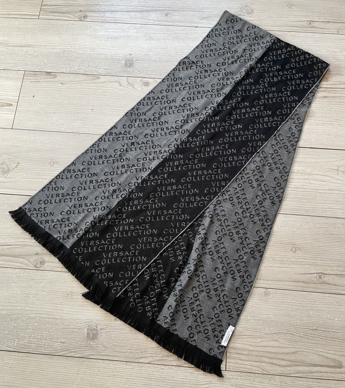 Versace Versace Monogram scarf Size ONE SIZE - 2 Thumbnail