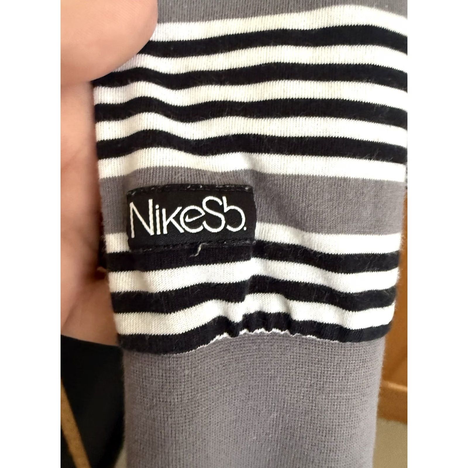 Nike Nike SB Long Sleeve Mens Shirt Gray Black Stripe Large Skateboard Skater College Size US L / EU 52-54 / 3 - 3 Thumbnail