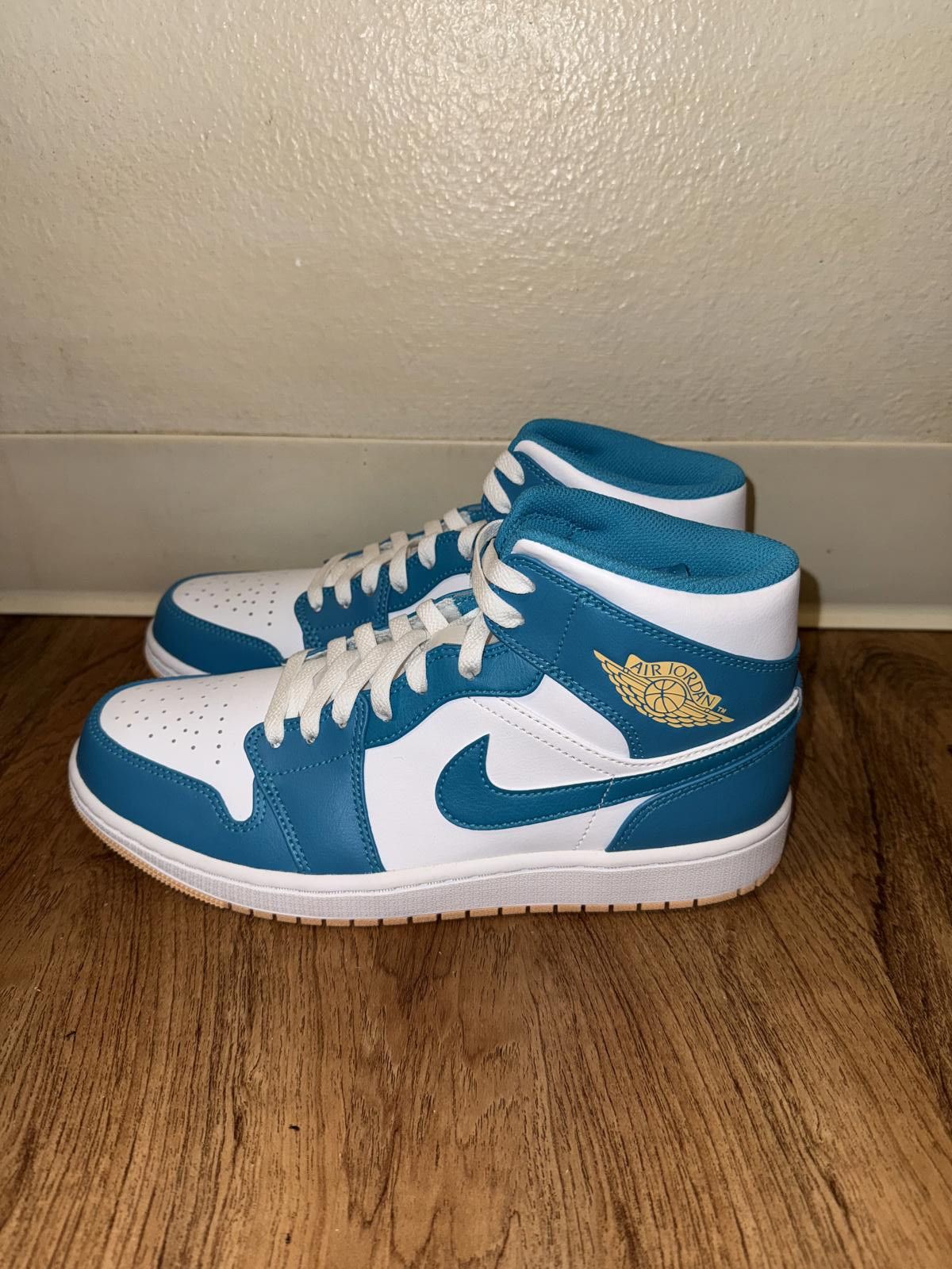 Nike Jordan 1 Mid Aquatone Sample Size US 9 / EU 42 - 3 Thumbnail