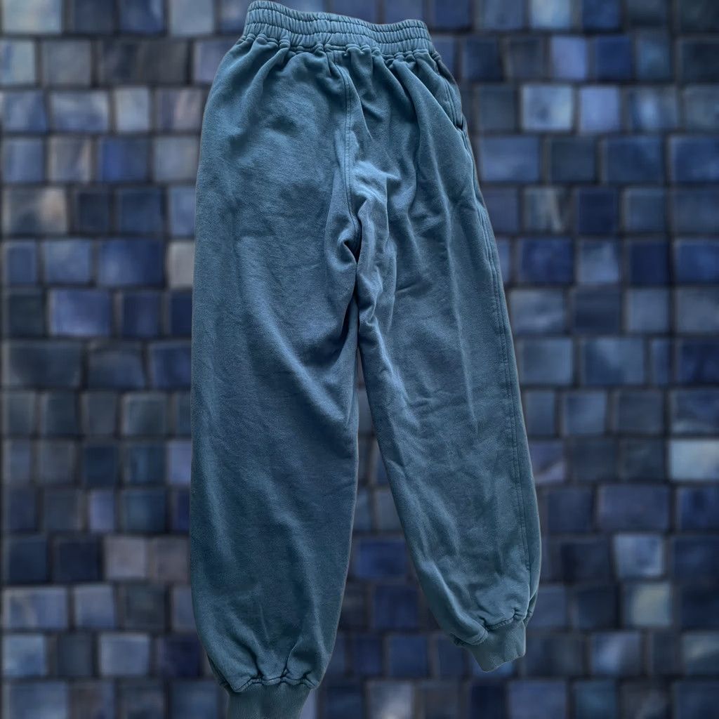 Vintage Motel Rocks Sweatpants Women Small Navy Blue Fleece Elastic Waist Pull On Jogger Pants Size 28" / US 6 / IT 42 - 1 Thumbnail