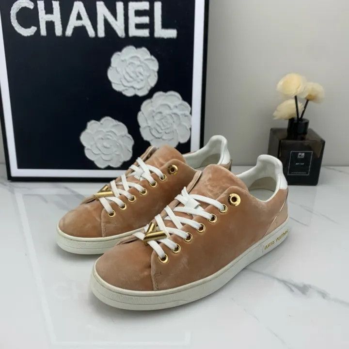 Louis Vuitton Louis Vuitton Suede Low-Top Sneakers in Brown 0079 Size US 5 / IT 35 - 1 Thumbnail