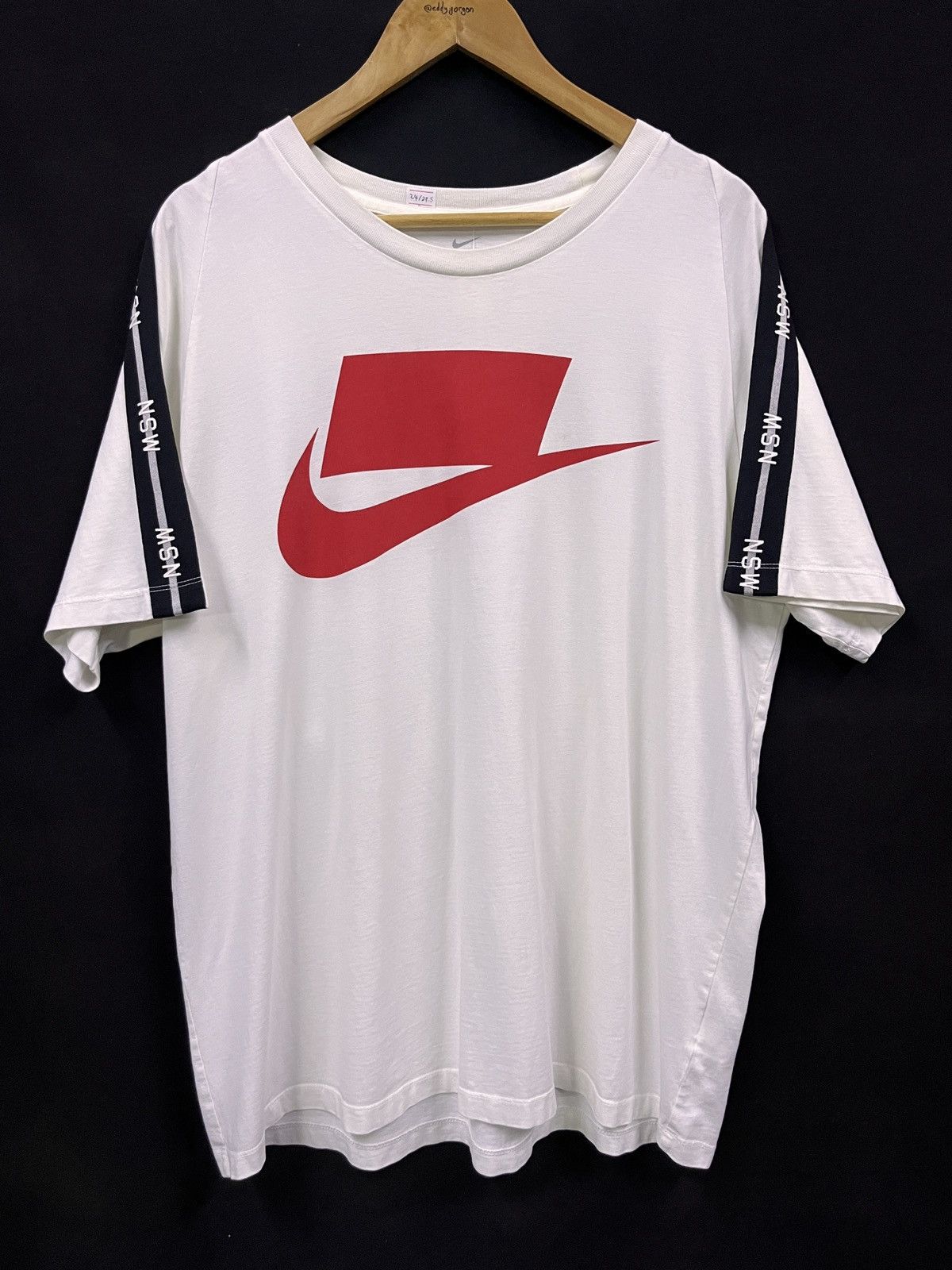 Nike NIKE NSW TSHIRT Size US XL / EU 56 / 4 - 1 Thumbnail