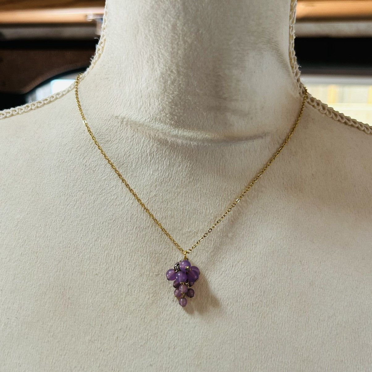Handmade Handcrafted vintage purple lucite grape cluster necklace Size ONE SIZE - 2 Thumbnail