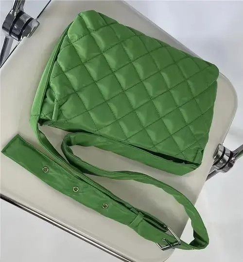 Japanese Brand Fashion y2k unisex diamond quilted shoulder messenger bag Size ONE SIZE - 4 Thumbnail