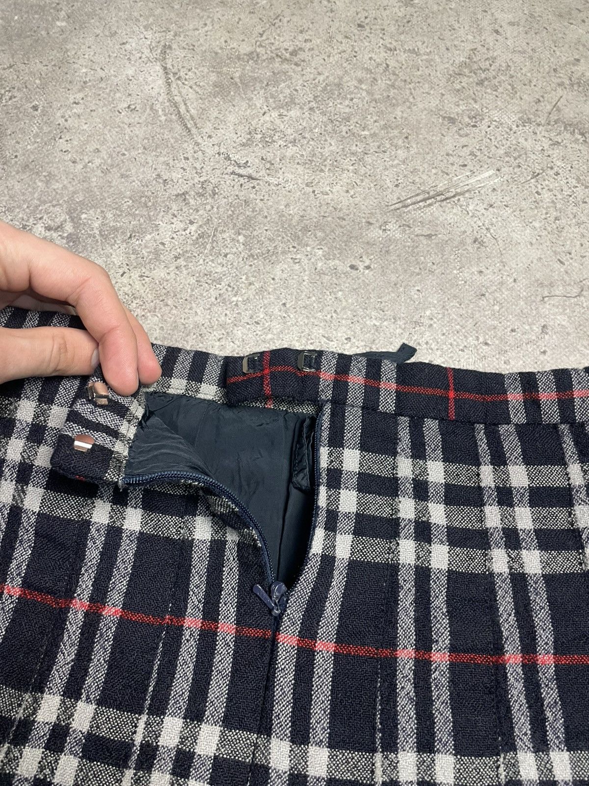 Burberry Vintage 90s Burberry’s Nova Check Wool Skirt Size 34" / US 12 / IT 48 - 6 Thumbnail