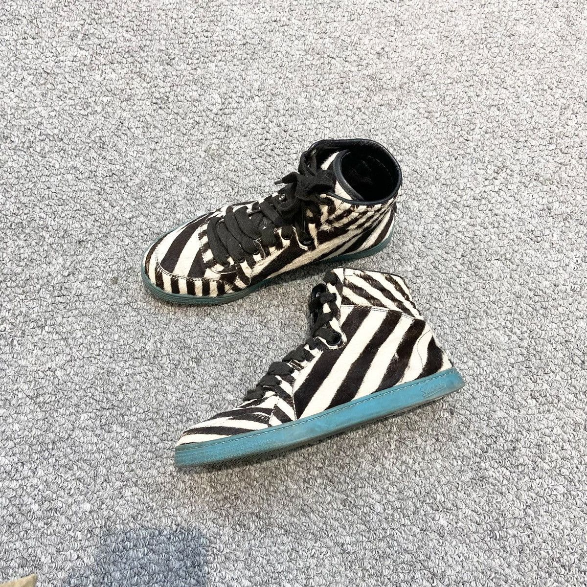 Gucci Gucci high-top sneakers with a black and white zebra Size US 7 / IT 37 - 2 Thumbnail