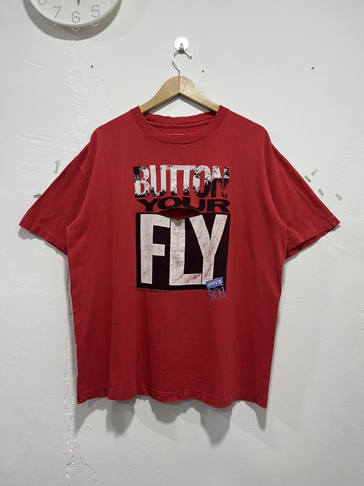 Levi's × Vintage Vintage 1991’ Levis ‘Button Your Fly’ Distressed Tshirt Size US XL / EU 56 / 4 - 1 Thumbnail