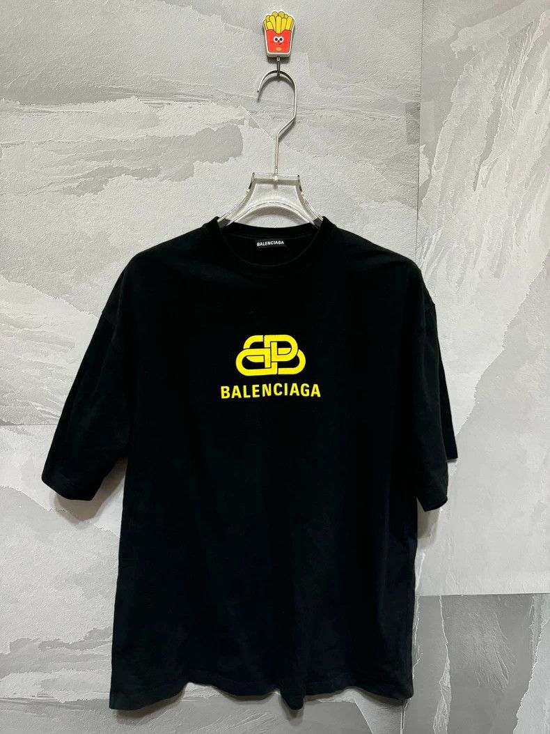 Balenciaga Balenciaga Classic Logo Lock Print Short Sleeve T-Shirt Size US S / EU 44-46 / 1 - 1 Thumbnail