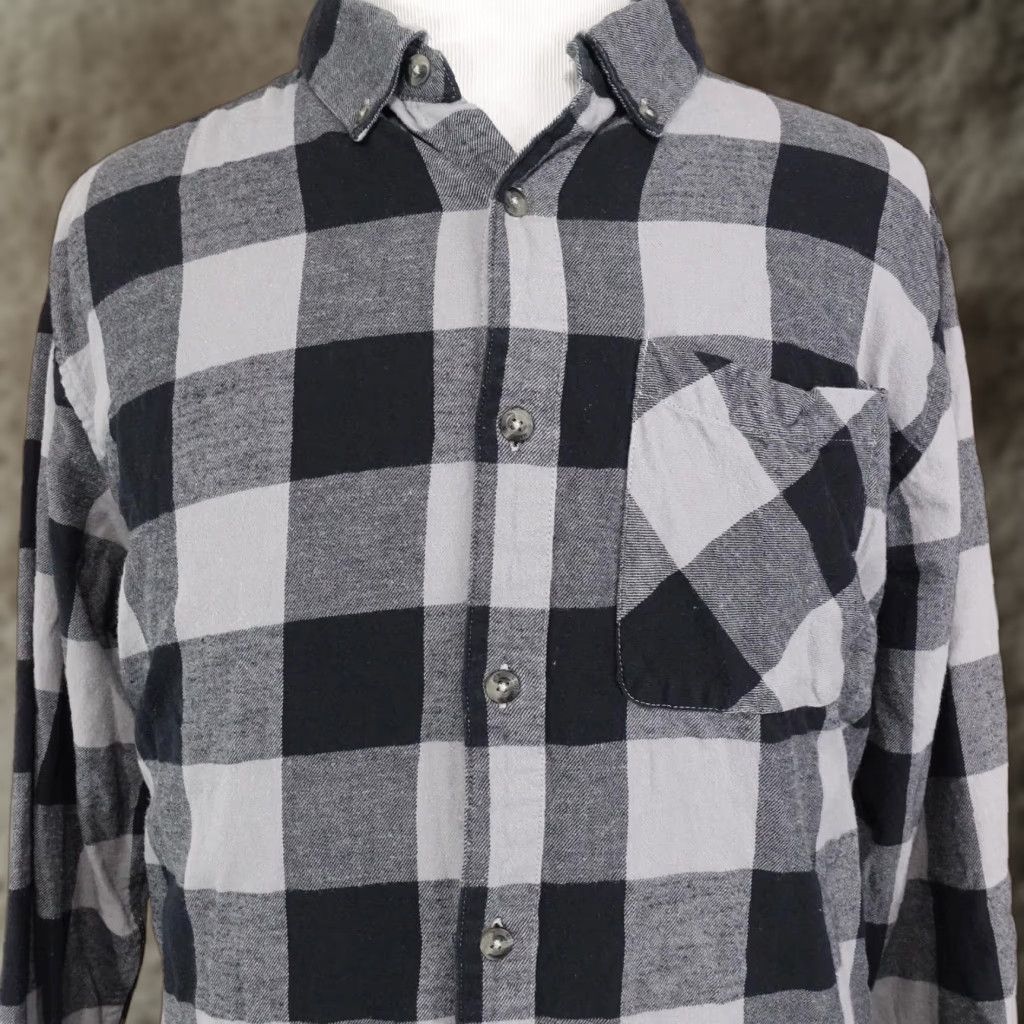 Vintage Magellan Outdoors Men’s Flannel Shirt XL Black Gray Plaid Long Sleeve Casual Outdoor Classic Fit Size US XL / EU 56 / 4 - 1 Thumbnail