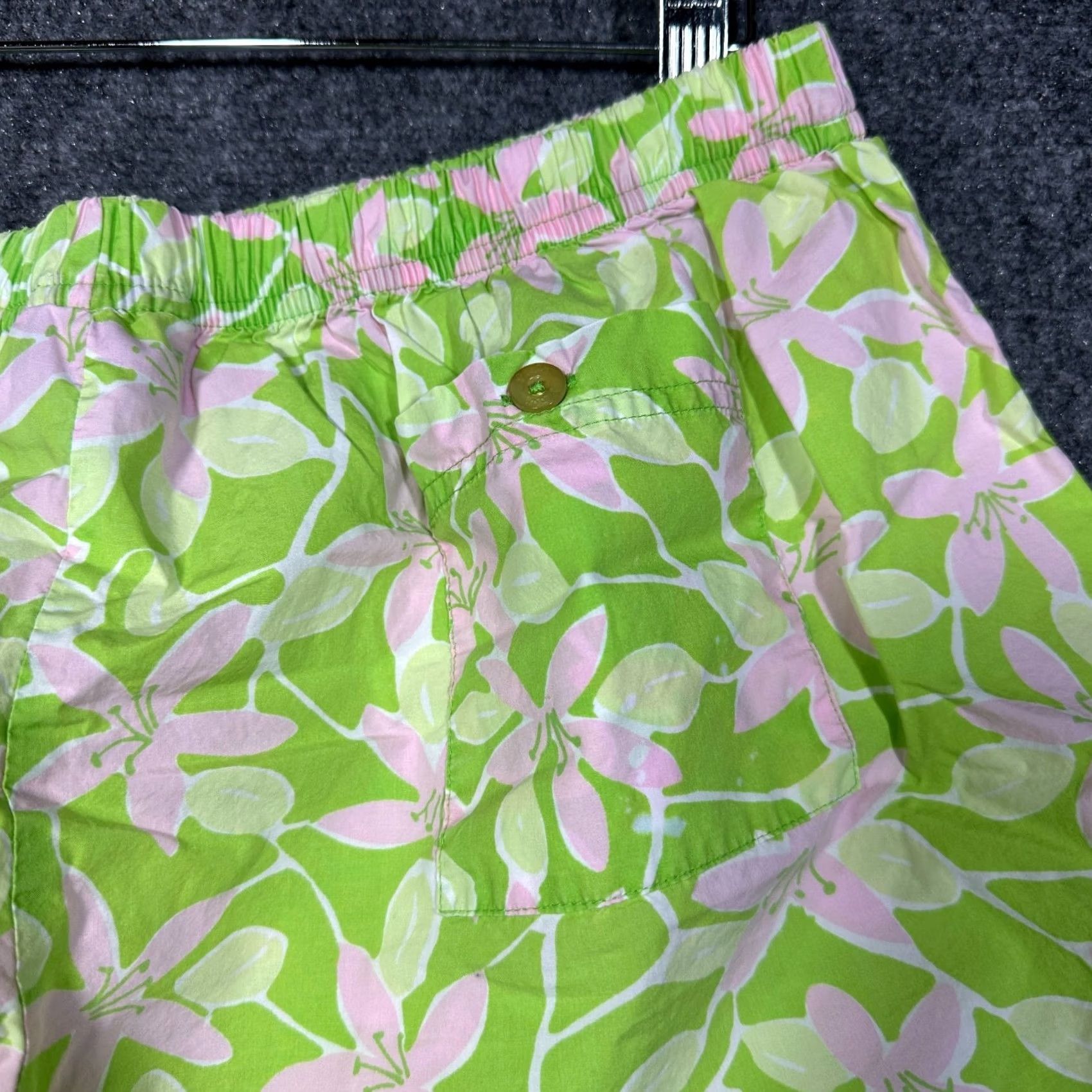 Lilly Pulitzer Lilly Pulitzer Shorts Womens Large Floral Print Green Cotton Chilean Ave Size 36" / US 14 / IT 50 - 7 Thumbnail