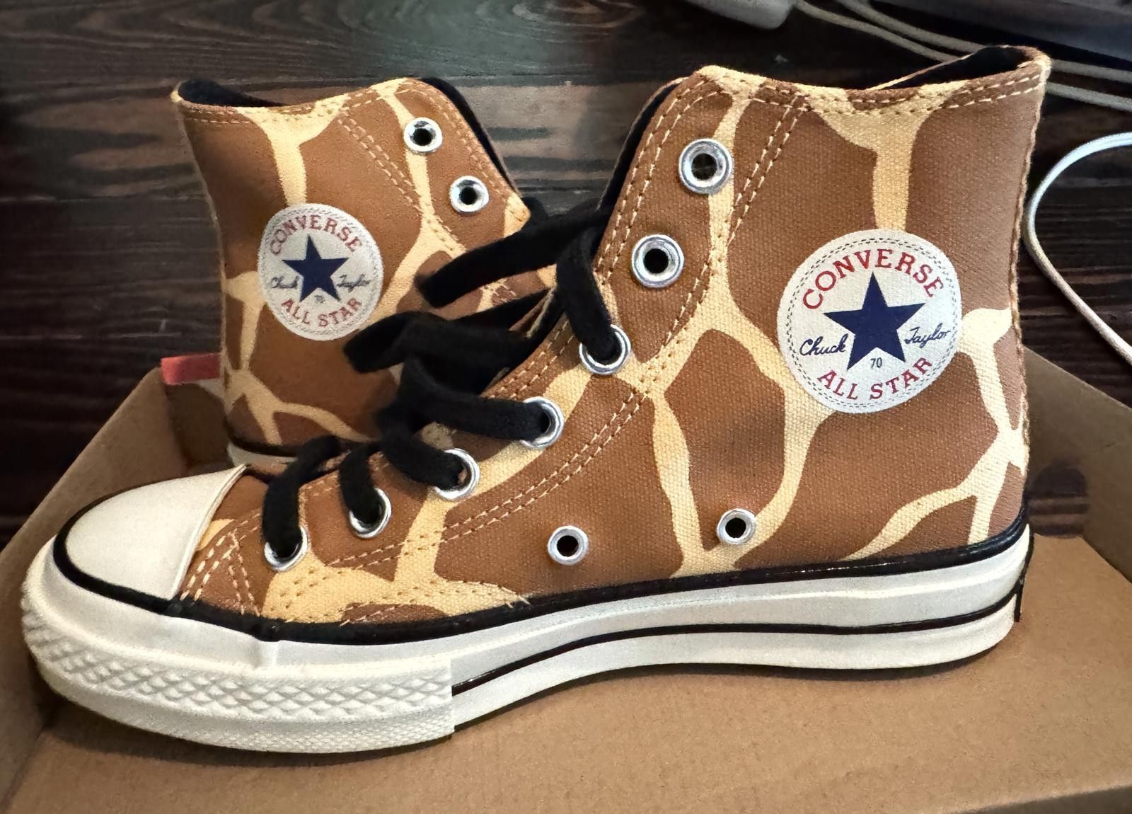 Converse New Converse Giraffe Print High Top Sneakers w 5.5 / m 3.5 Size US 5.5 / IT 35.5 - 1 Thumbnail