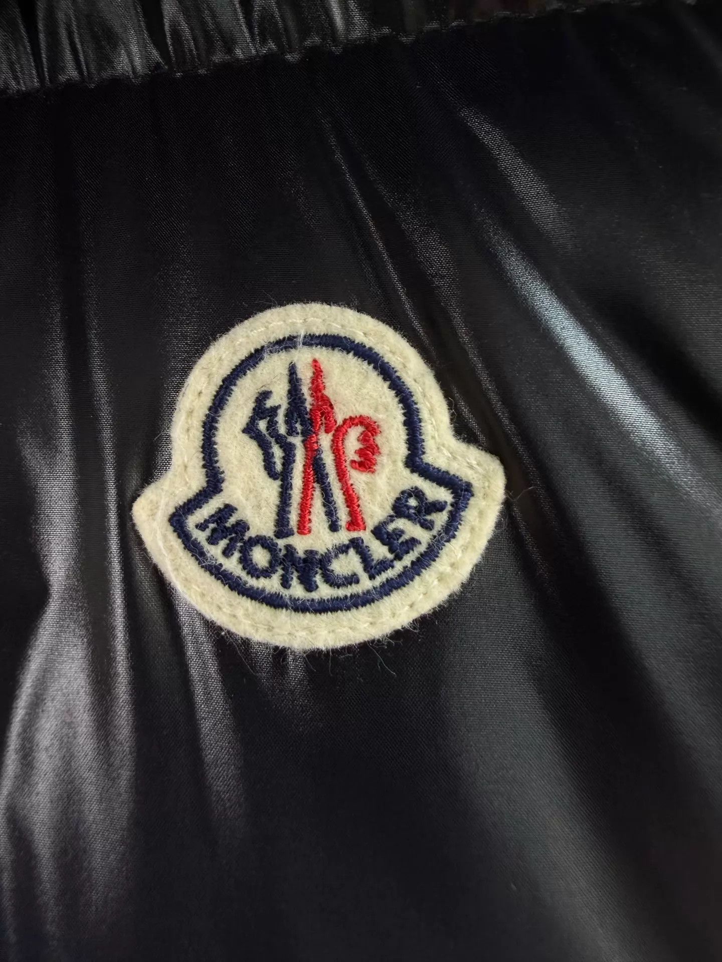 Moncler Moncler Down Vest Size 3 Worn 2x Like New Size US L / EU 52-54 / 3 - 2 Thumbnail