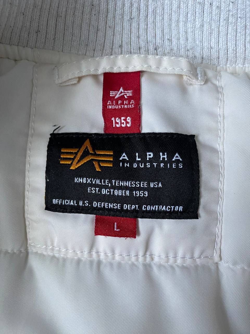 Alpha Industries × Vintage white bomber alpha industries Size US M / EU 48-50 / 2 - 5 Thumbnail