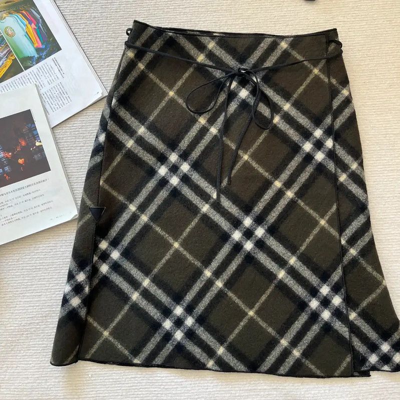 Burberry Burberry Green Wool Midi Skirt Size 23" - 1 Thumbnail