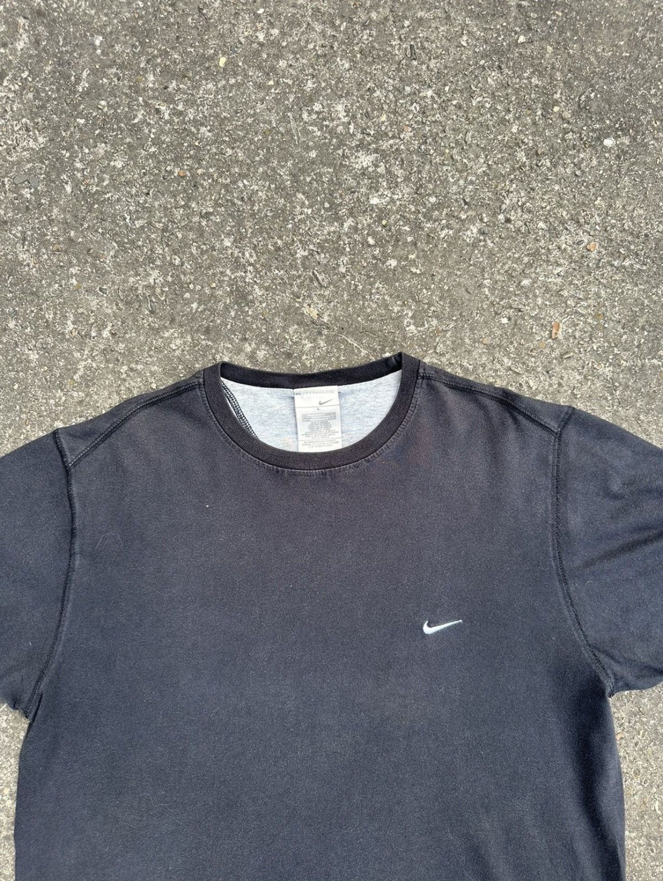 Nike Vintage Nike T-shirt Faded Swoosh Logo White Size US L / EU 52-54 / 3 - 5 Thumbnail