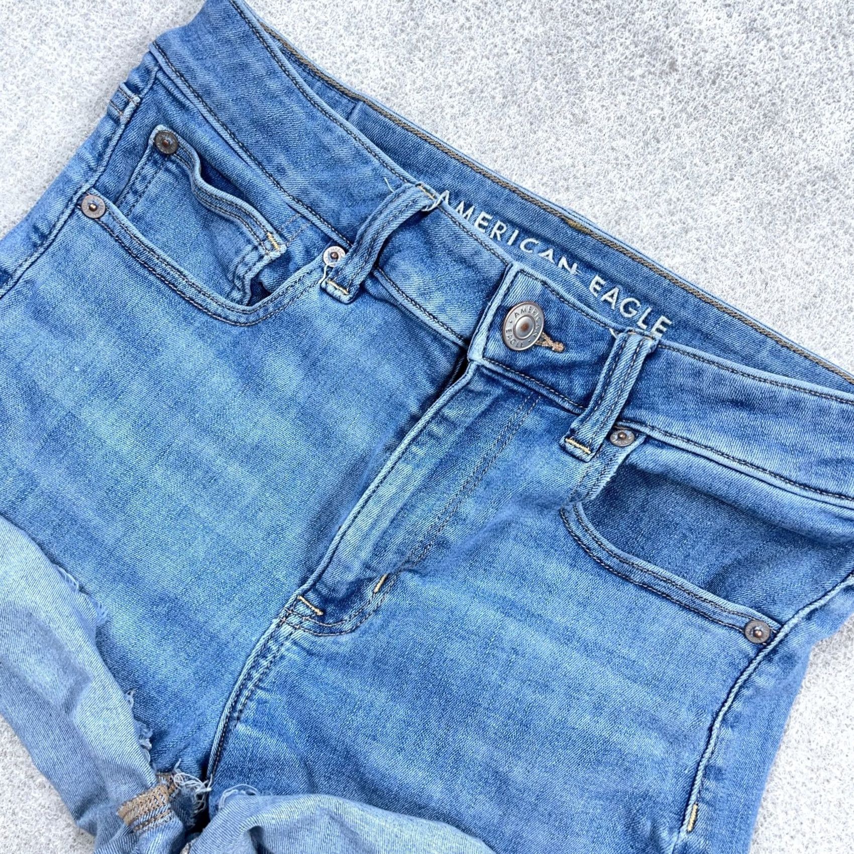 American Eagle Outfitters American Eagle Shorts Women 8 Med Wash Jean Cuffed Cut Off High Rise Shortie Size 30" / US 8 / IT 44 - 5 Thumbnail