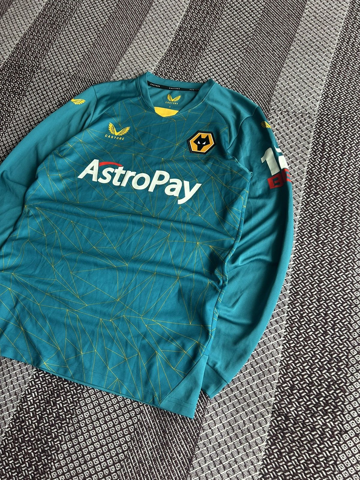 Castore Wolverhampton 2022/23 Away Football Shirt Soccer Jersey Sz S Size US S / EU 44-46 / 1 - 2 Thumbnail