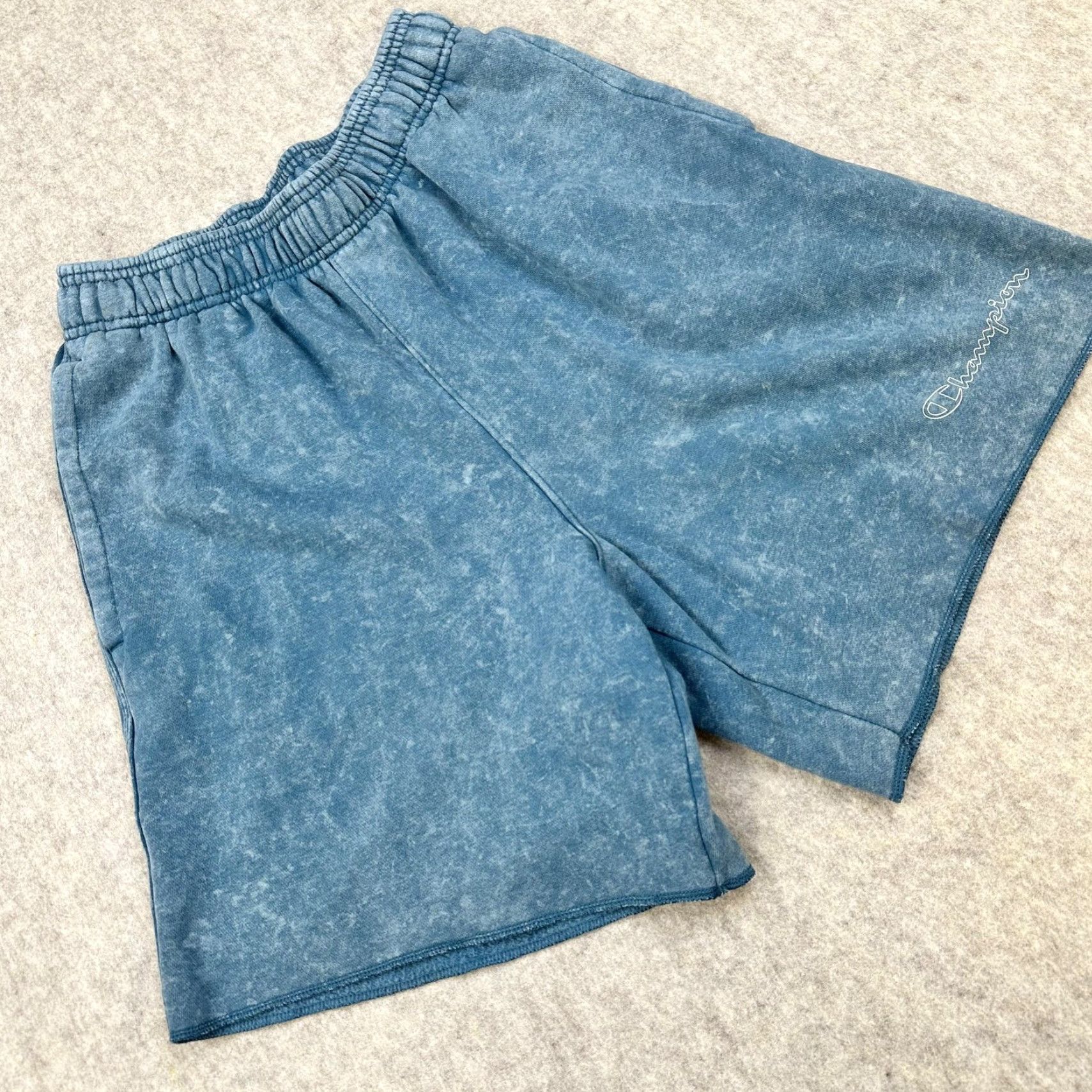 Champion Champion Sweat Shorts Mens Small Blue Acid Wash Elastic Waist Embroidered Hem Shorts Mens Small Blue Acid Wash Elastic Waist Embroidered Hem Size US 29 - 2 Thumbnail