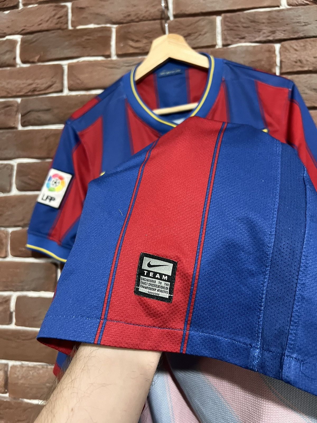 Nike Rare Vintage FC Barcelona Y2K Red Jersey Nike Swoosh Soccer Size US M / EU 48-50 / 2 - 5 Thumbnail