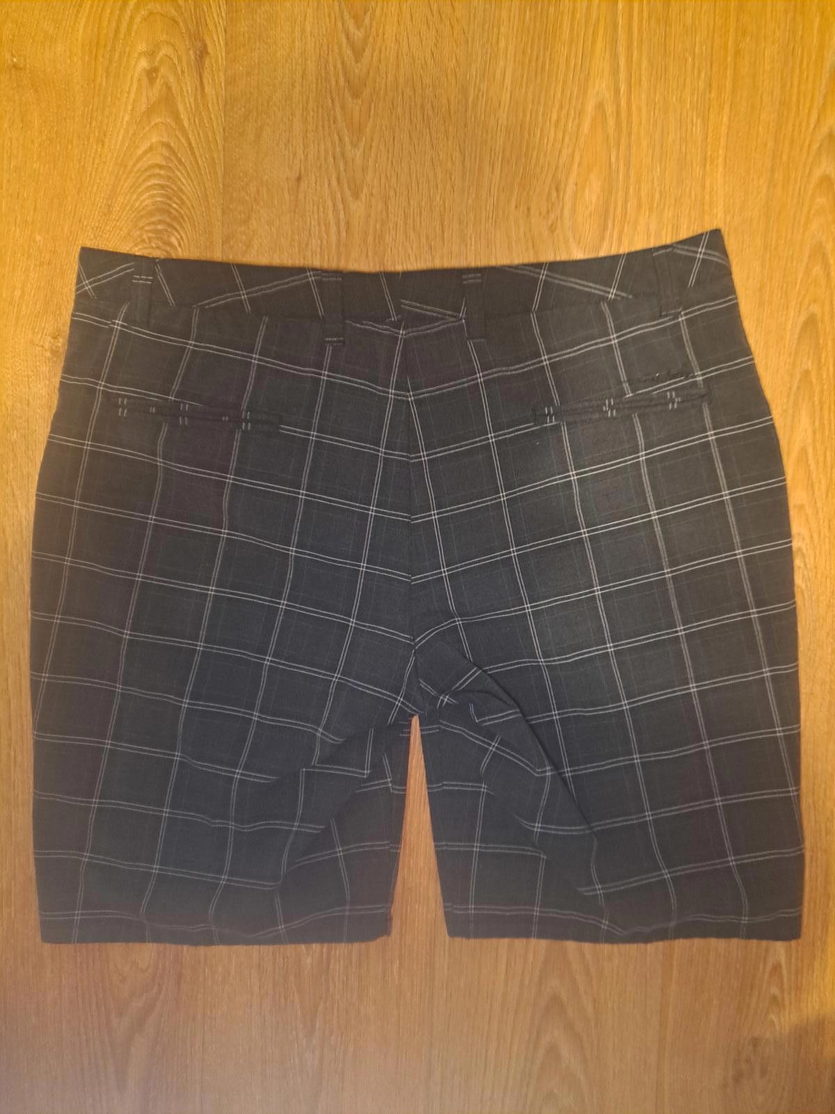 TravisMathew Travis Mathew Golf Shorts Mens Size 38 Black Plaid Size US 38 / EU 54 - 6 Thumbnail