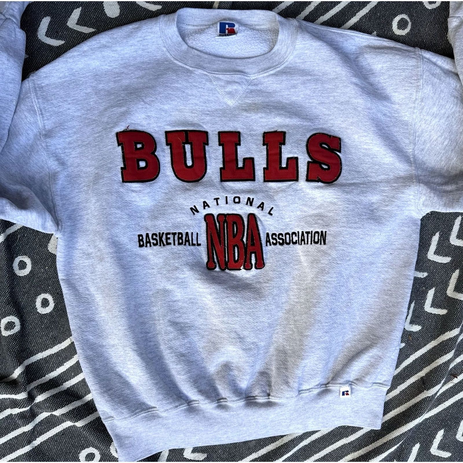 Russell Athletic VINTAGE Russell Athletic Chicago Bulls NBA Pullover Embroidered Sweatshirt L Size US L / EU 52-54 / 3 - 3 Thumbnail