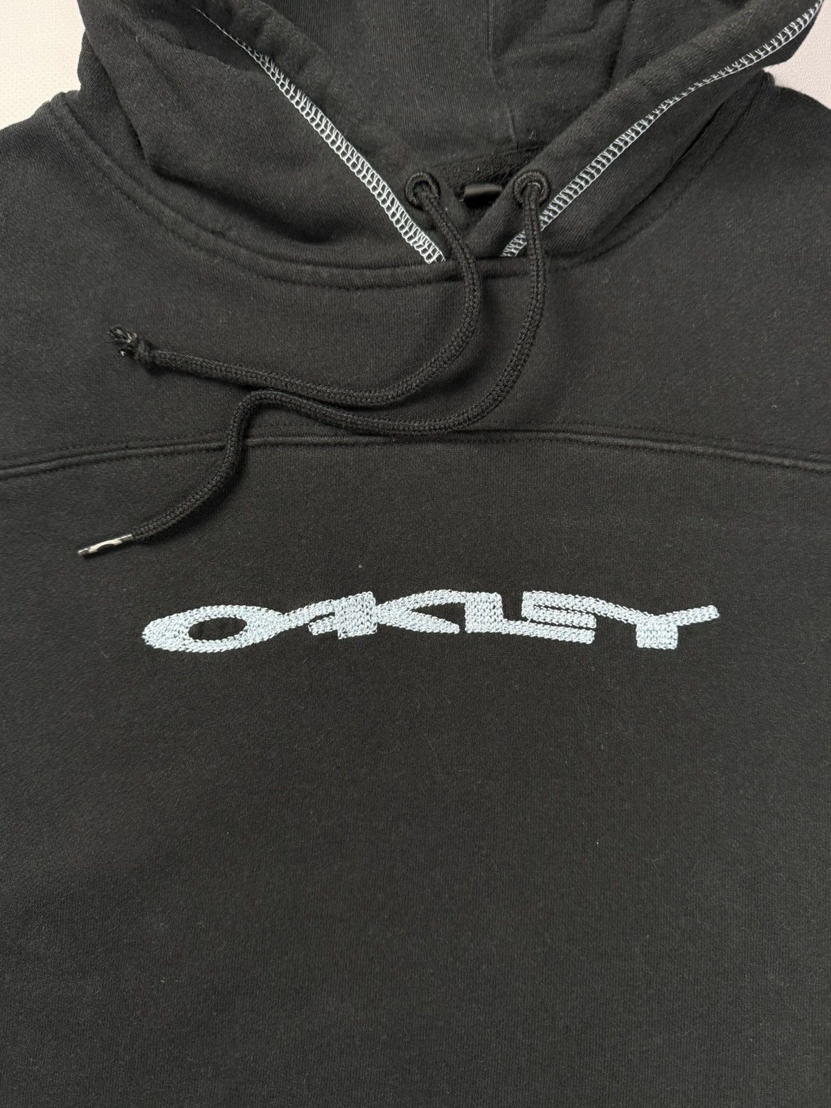 Oakley Vintage Oakley Embroidered Logo Hoodie Y2K Size US L / EU 52-54 / 3 - 2 Thumbnail