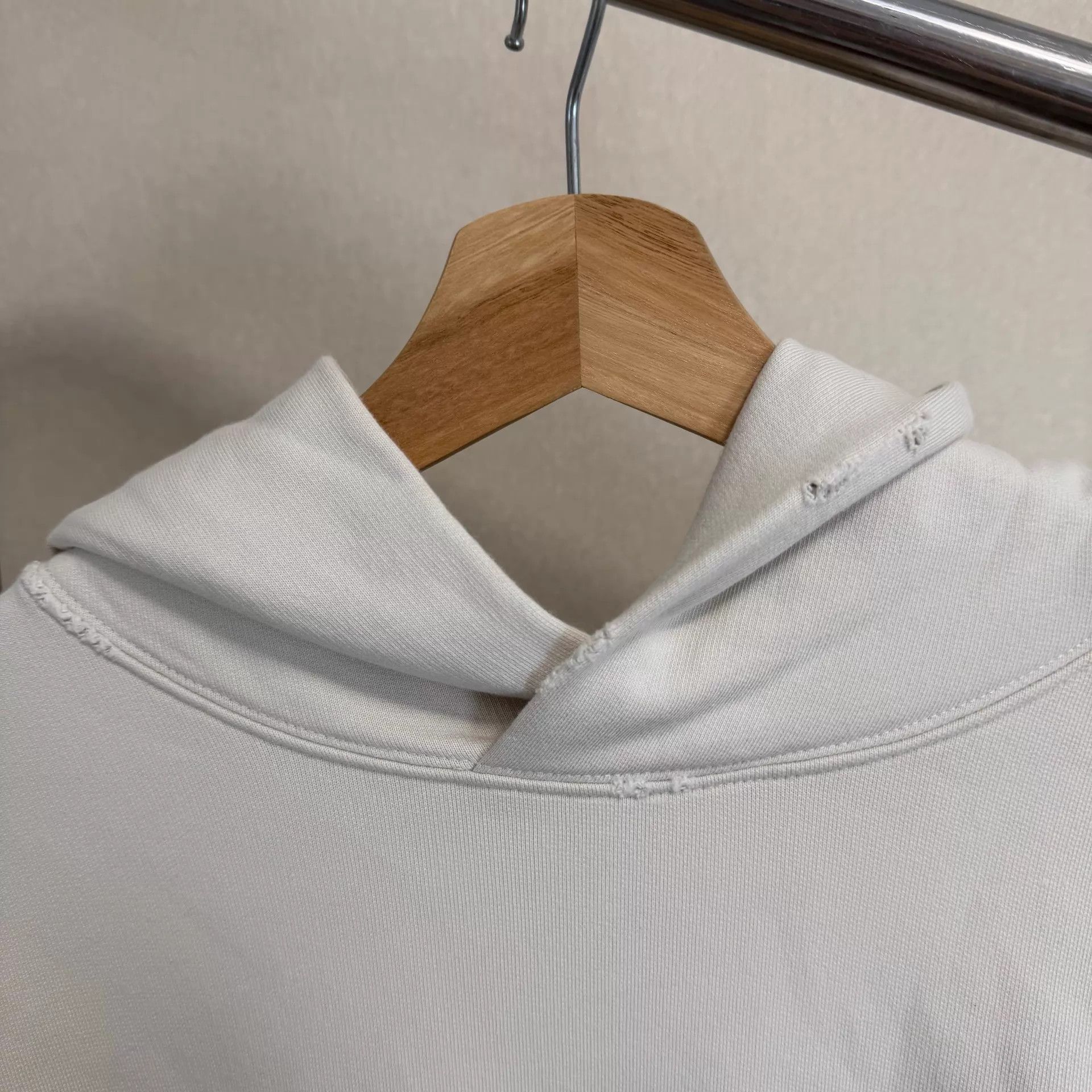 Balenciaga Balenciaga FW22 Apple Logo Oversized White Sweatshirt 3 Size US L / EU 52-54 / 3 - 3 Thumbnail