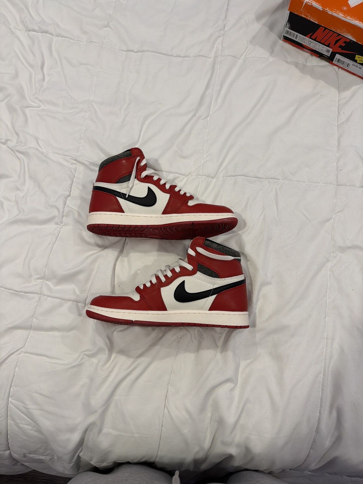 Jordan Brand Air Jordan 1 Retro High OG ‘Chicago Lost and Found’ Size US 10 / EU 43 - 2 Thumbnail
