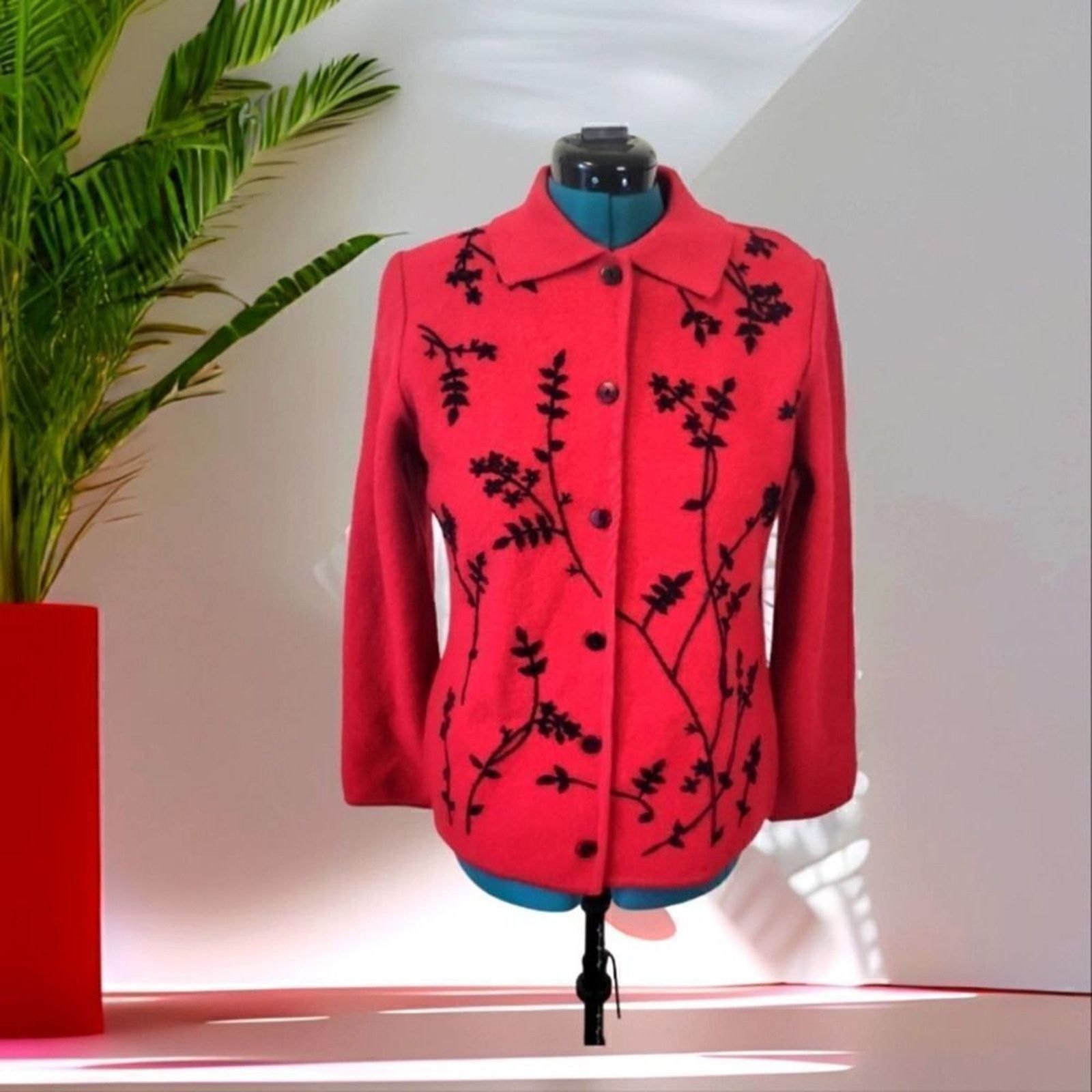 The Unbranded Brand Moonlight Bay Red Wool Jacket M Hand Embroidered Beaded Size M / US 6-8 / IT 42-44 - 2 Thumbnail