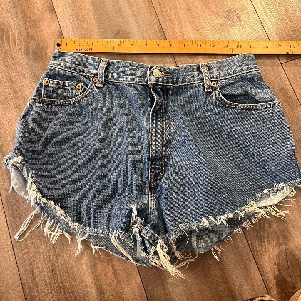 Levi's Levi’s 550 Light Blue Denim Cut Off Shorts Women 14 Size 31" - 7 Thumbnail