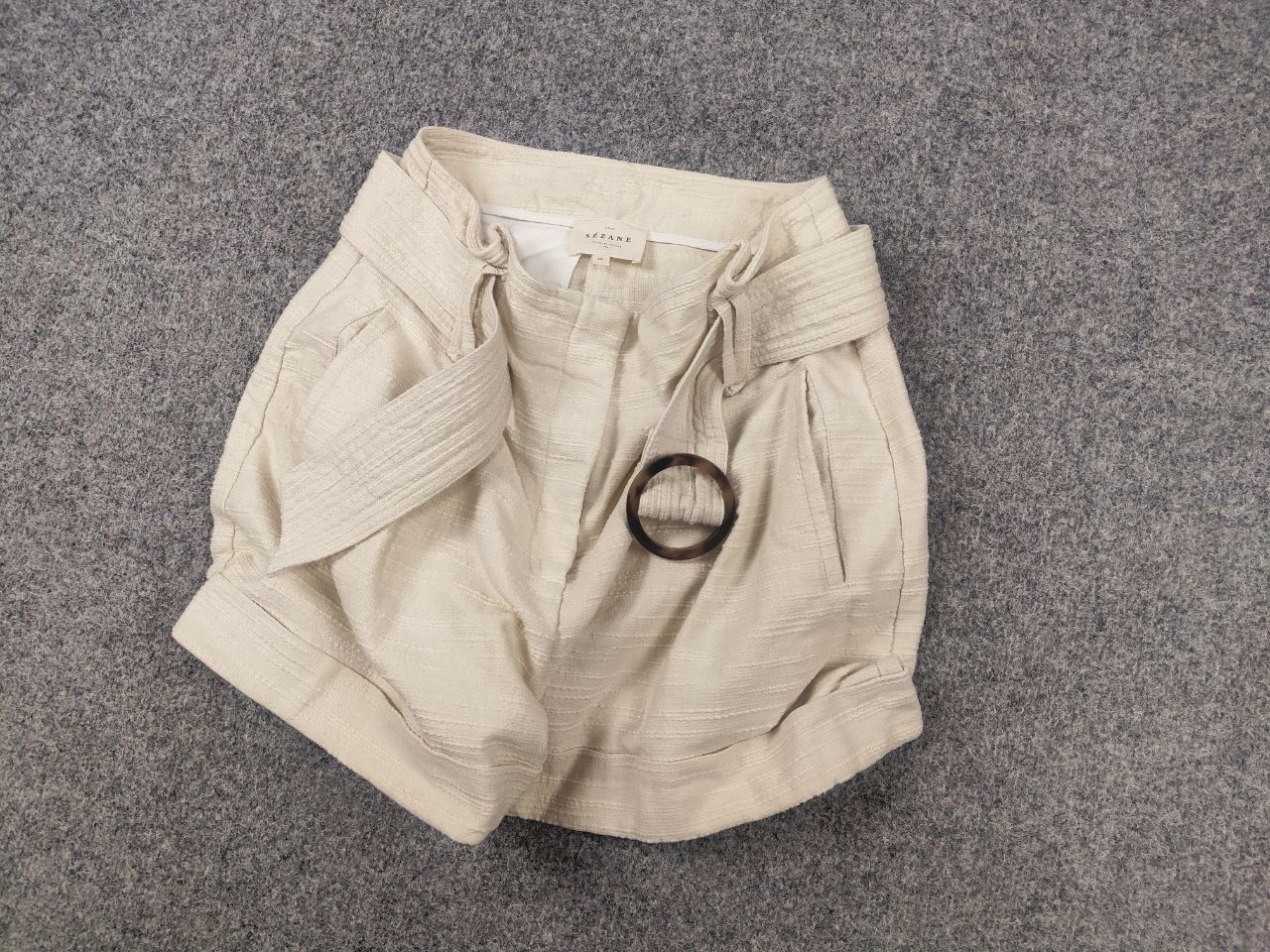 Sezane Sezane Design Rome Beige Belted Cuff Shorts buckle high-rise Size 27" / US 4 / IT 40 - 6 Thumbnail