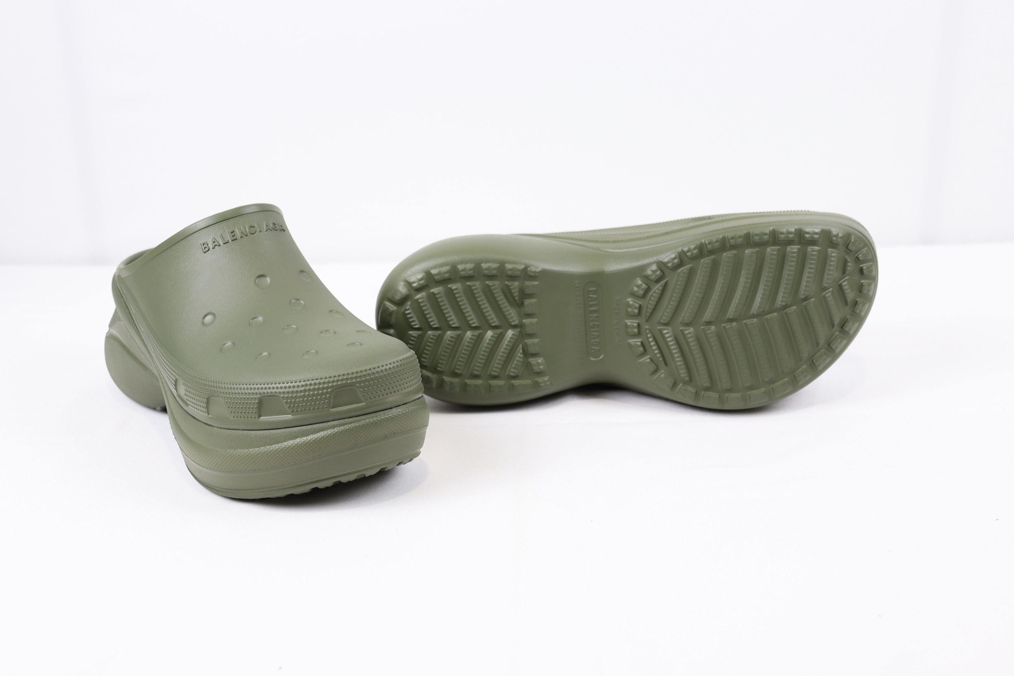 Balenciaga × Crocs o1rshd1 Crocs Mule / Slip On Clogs in Kaki / Khaki Size US 11 / EU 44 - 12 Thumbnail