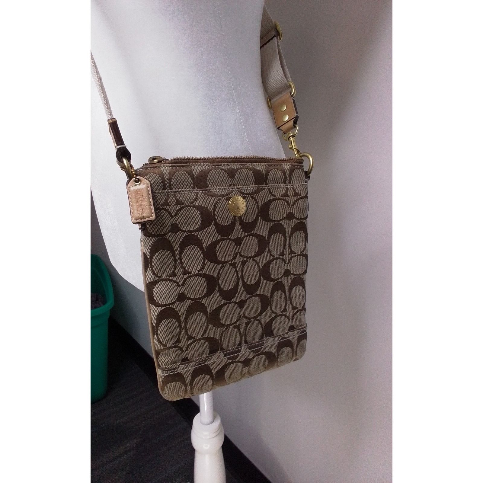 Coach Coach Signature Brown Crossbody Purse Swing Bag #J2038 Size ONE SIZE - 5 Thumbnail