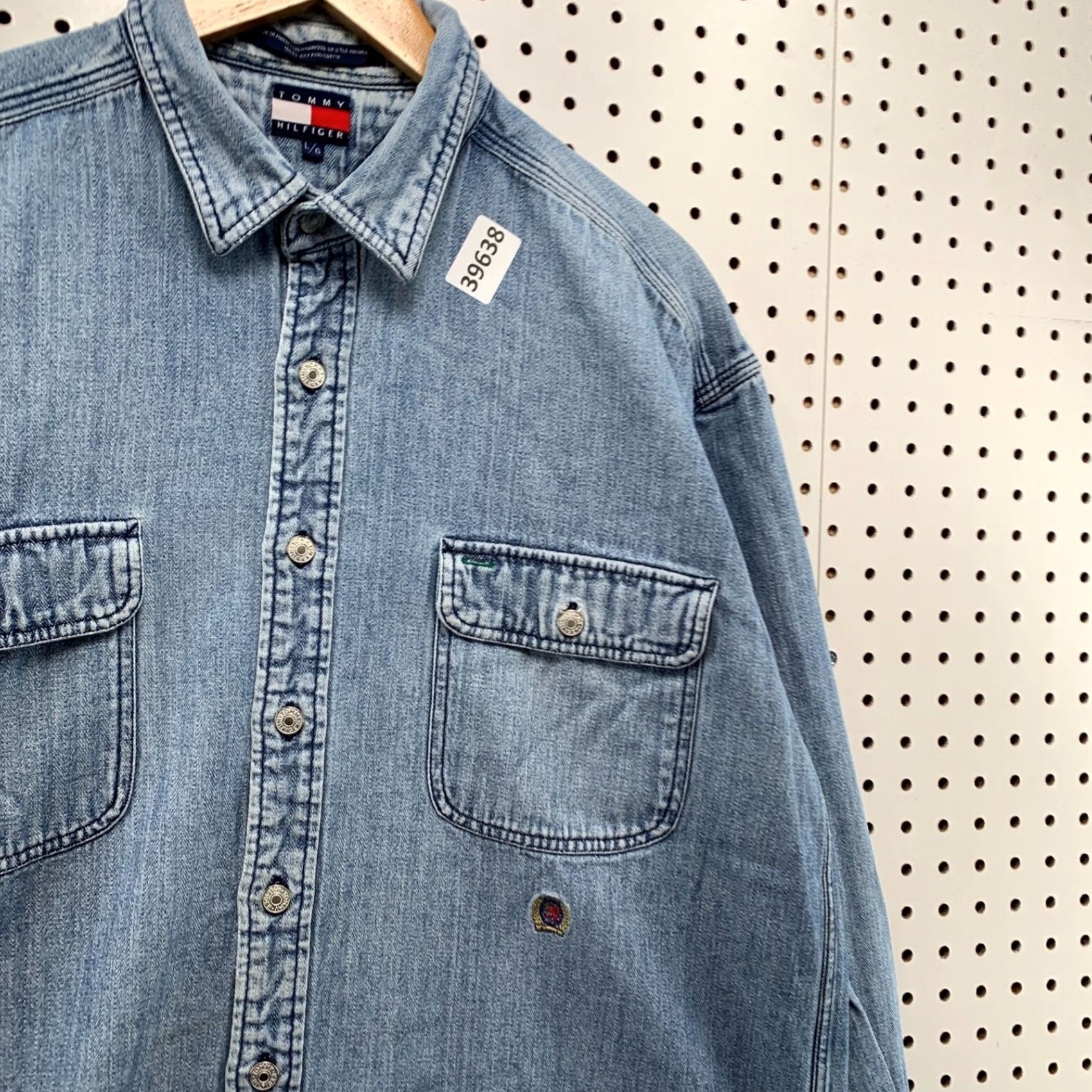 Tommy Hilfiger VINTAGE Tommy Hilfiger Shirt Mens Large Blue Pocket Button Denim Size US L / EU 52-54 / 3 - 5 Thumbnail
