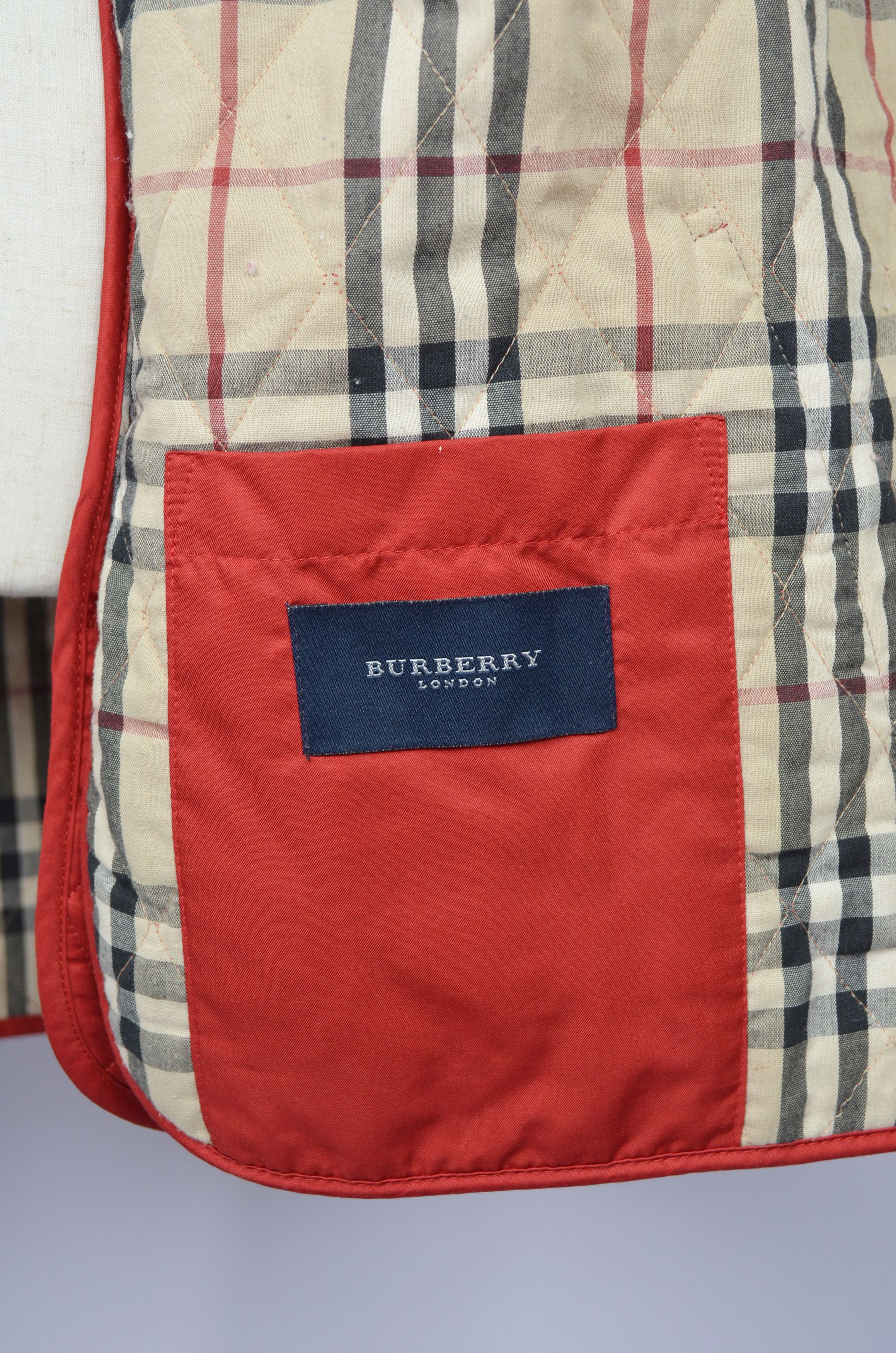 Burberry Burberry Quilted Red Jacket Nova Check Size S RARE P2P 20'4" Size S / US 4 / IT 40 - 13 Thumbnail