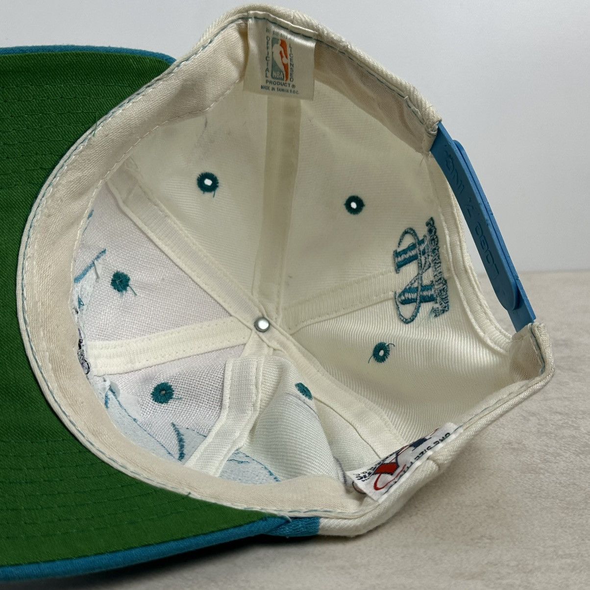 Logo Athletic × NBA × Vintage Vintage 90s Shark Tooth Charlotte Hornets Gen 1 Hat Size ONE SIZE - 5 Thumbnail