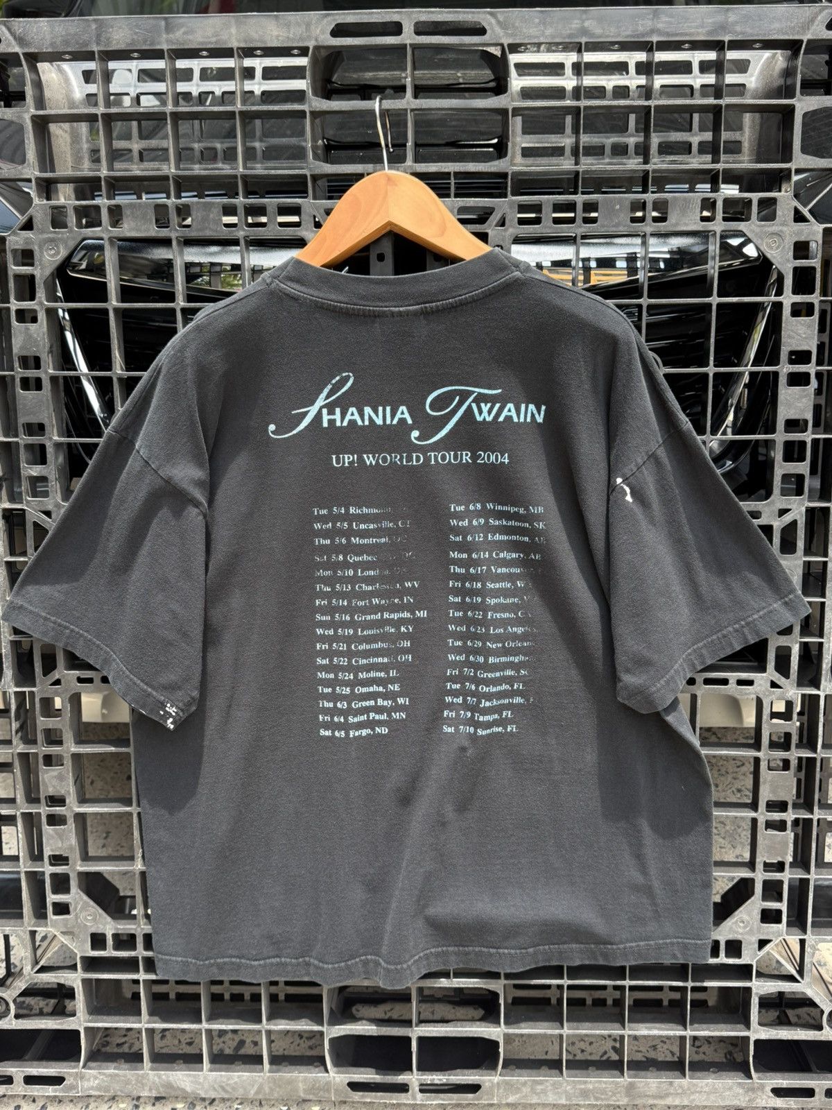 Vintage 💥Vintage Shania twain up! World tour 2004 T-shirt Size US L / EU 52-54 / 3 - 2 Thumbnail
