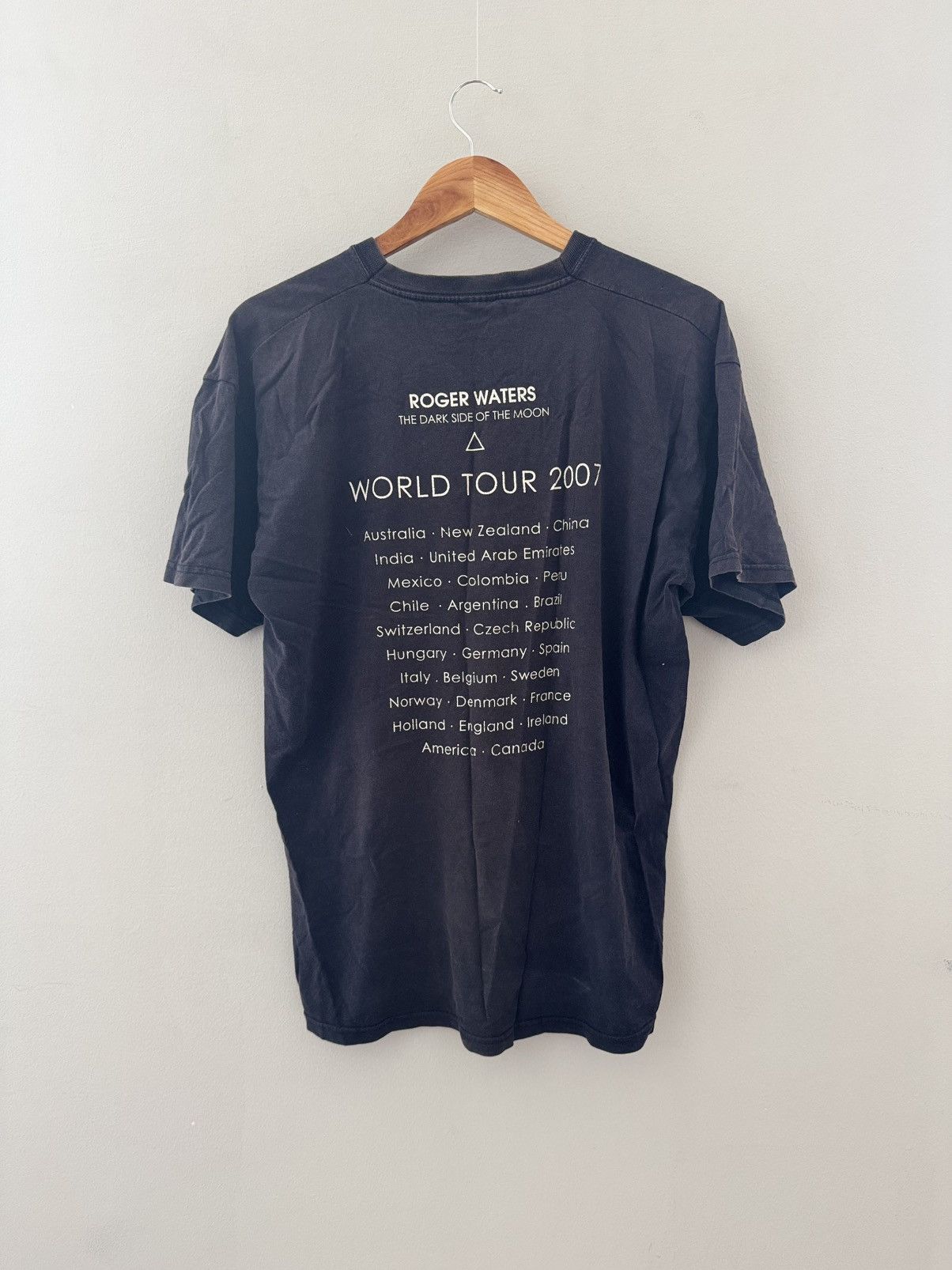 Band Tees Vintage 2008 Pink Floyd Roger Waters Tour Dark side tee Size US L / EU 52-54 / 3 - 8 Thumbnail