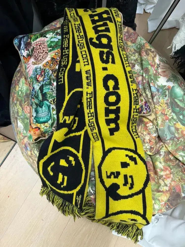 Reebok Vetements x Reebok Smile Face Scarf-2505 Size ONE SIZE - 1 Thumbnail