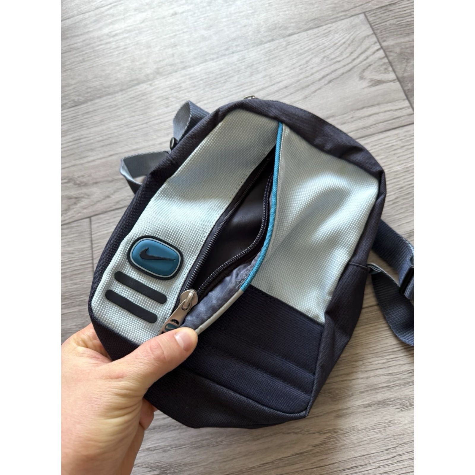 Nike VINTAGE Nike 2000'S SHOULDER BAG Crossbody OS Unisex Adults Blue Polyester 2000 NIKE 2000 Size ONE SIZE - 4 Thumbnail
