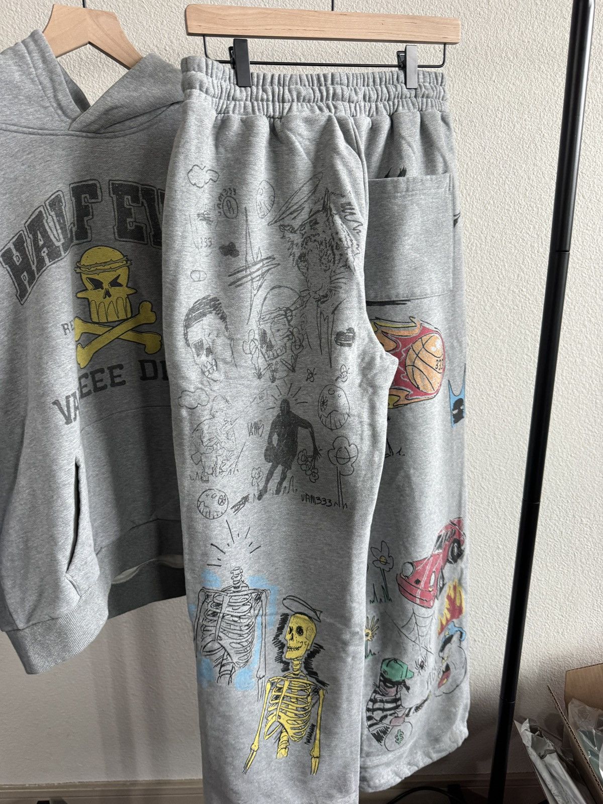 Half Evil LARGE HALF EVIL VAMEE SKETCHBOOK HOODIE & SWEATPANTS SET Size US L / EU 52-54 / 3 - 9 Thumbnail